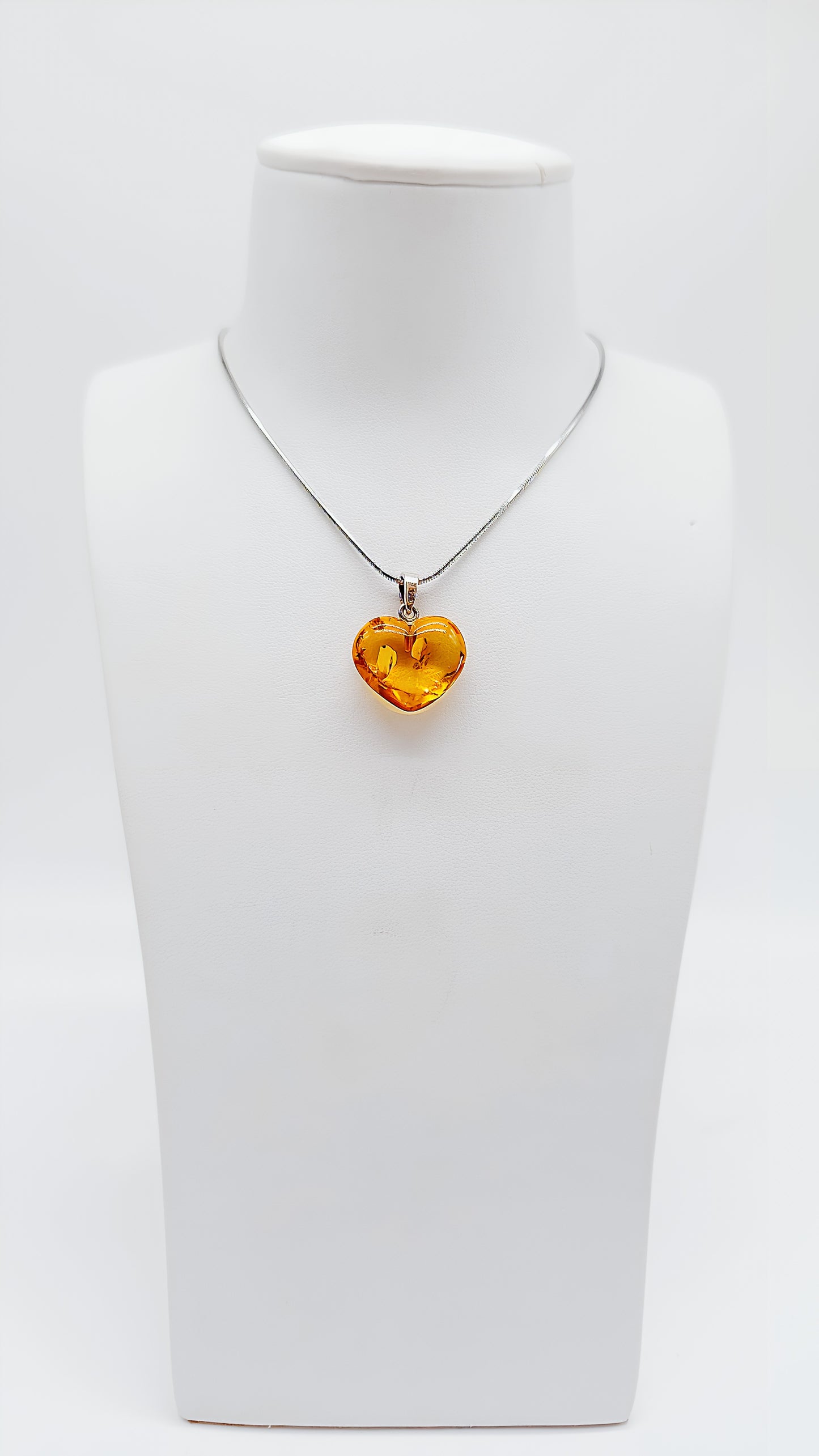 Un cœur pour elle – pendentif en ambre