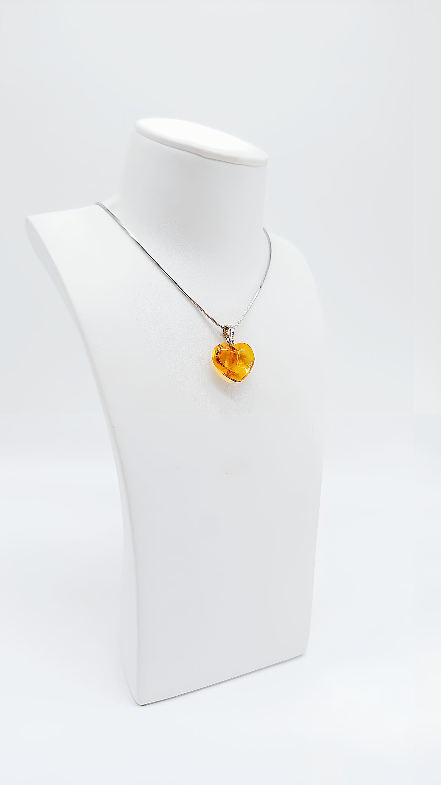Un cœur pour elle – pendentif en ambre