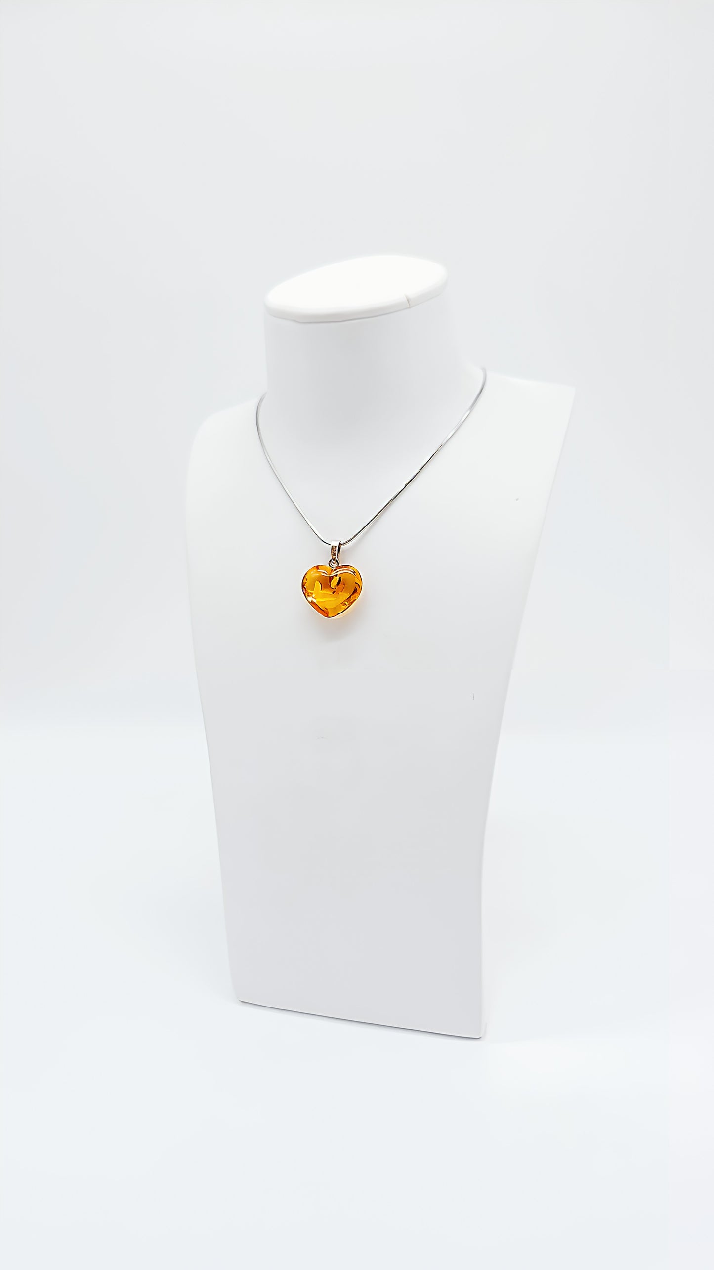Un cœur pour elle – pendentif en ambre