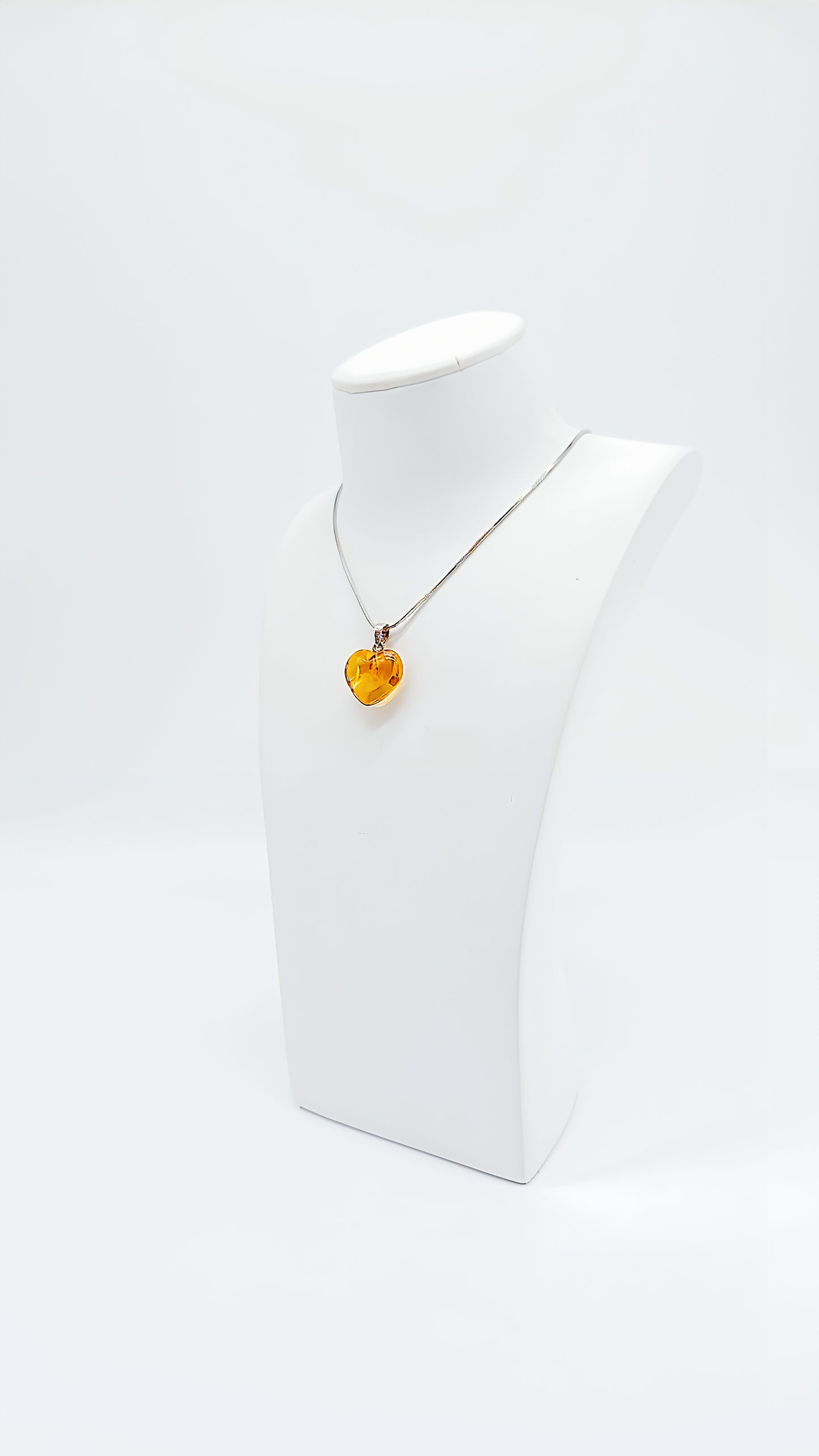 Un cœur pour elle – pendentif en ambre