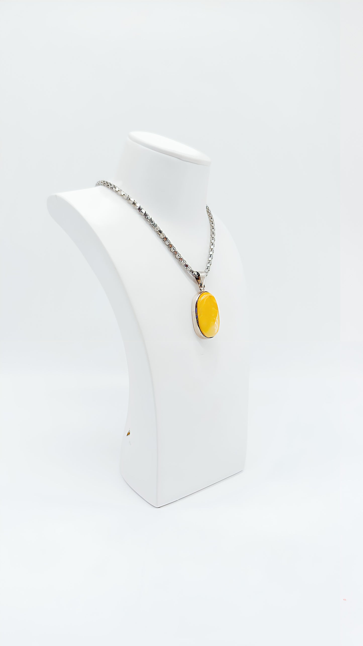 Strahlender Bernstein in modernem Design