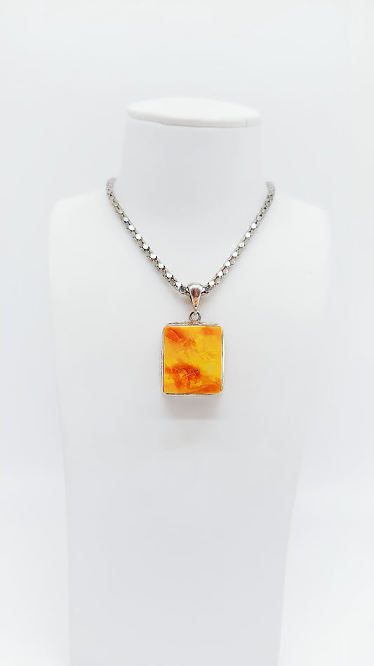 Simple perfection: amber in focus