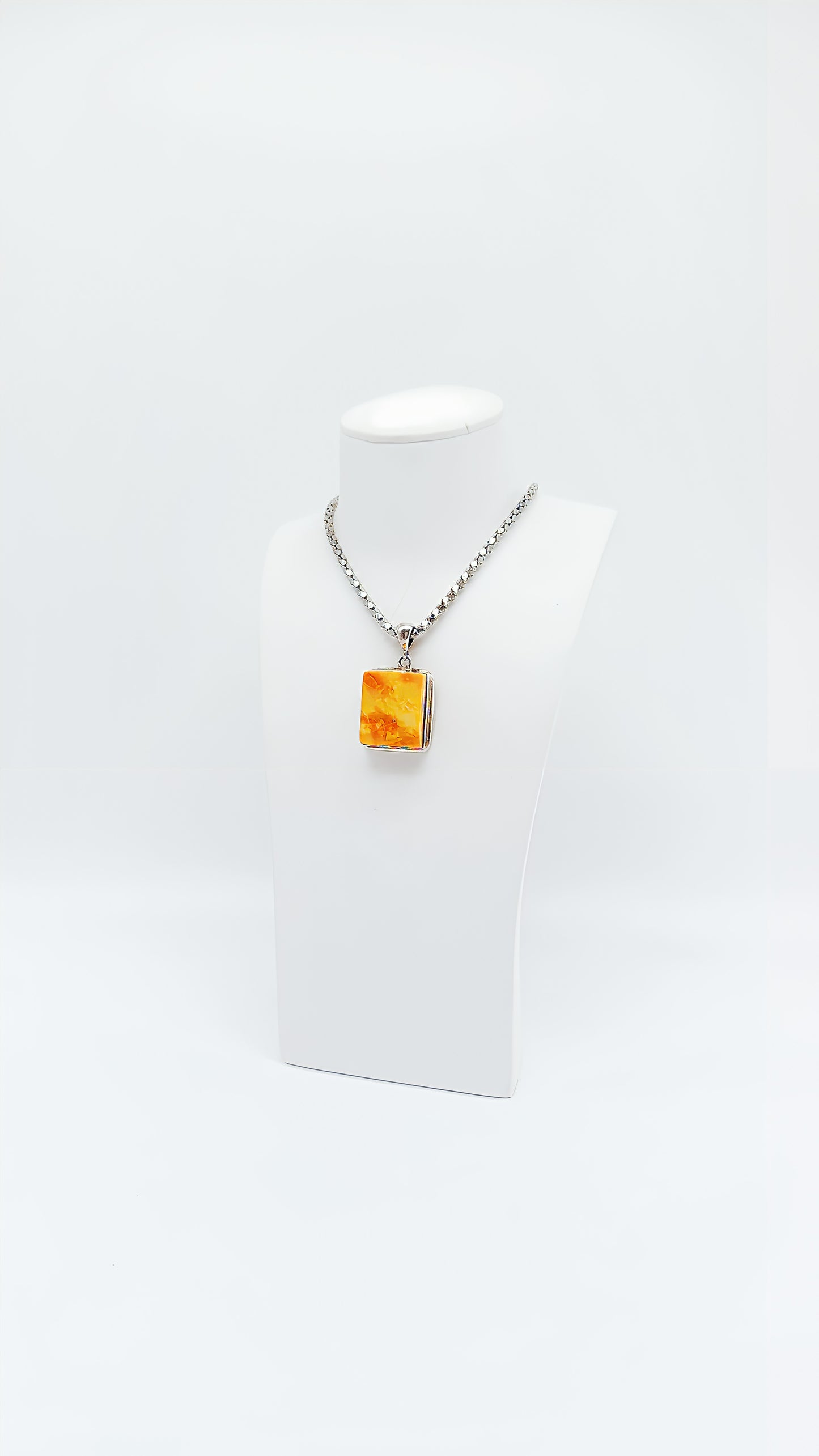Simple perfection: amber in focus