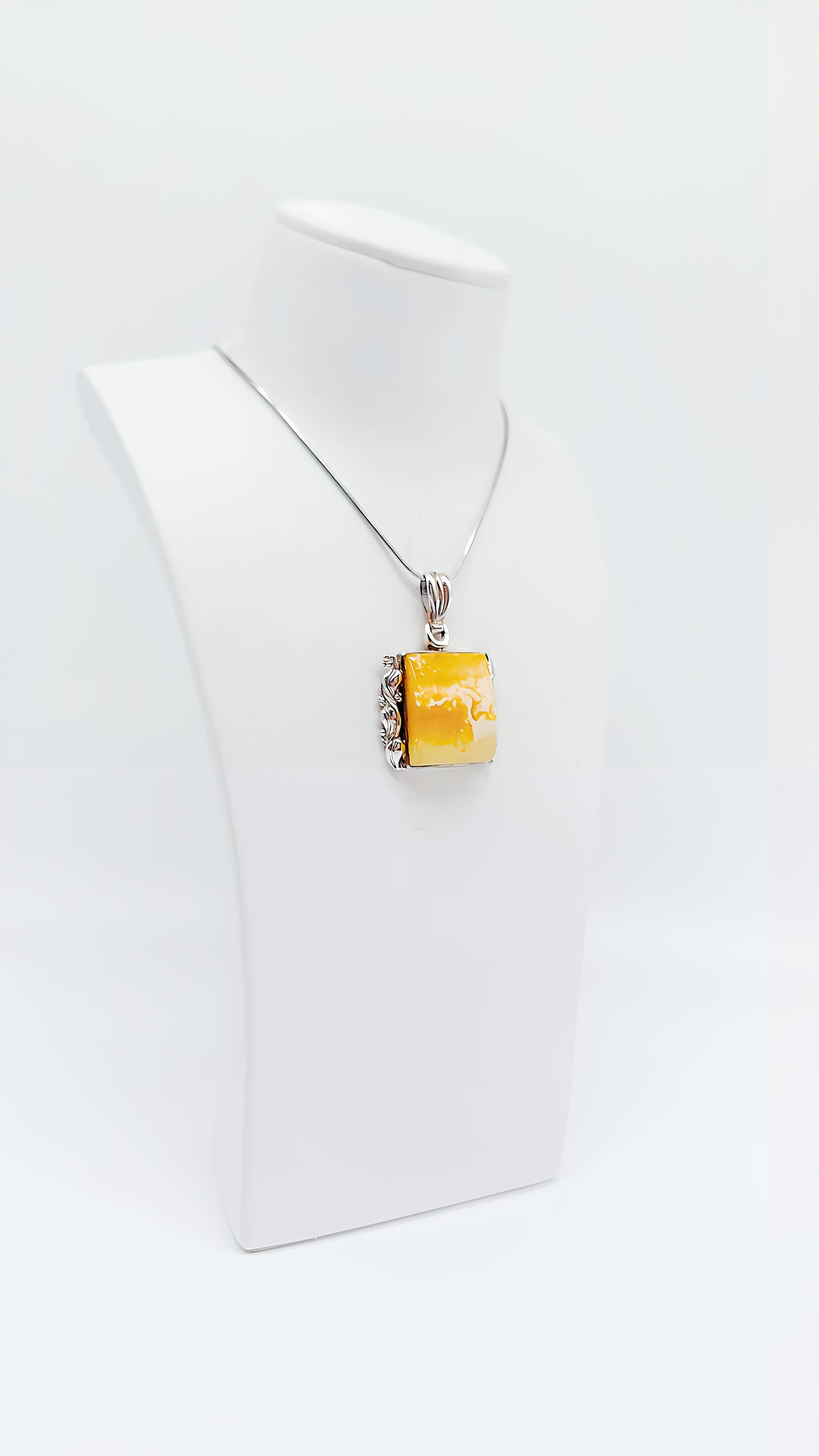 Brilliant highlight: Amber in detail