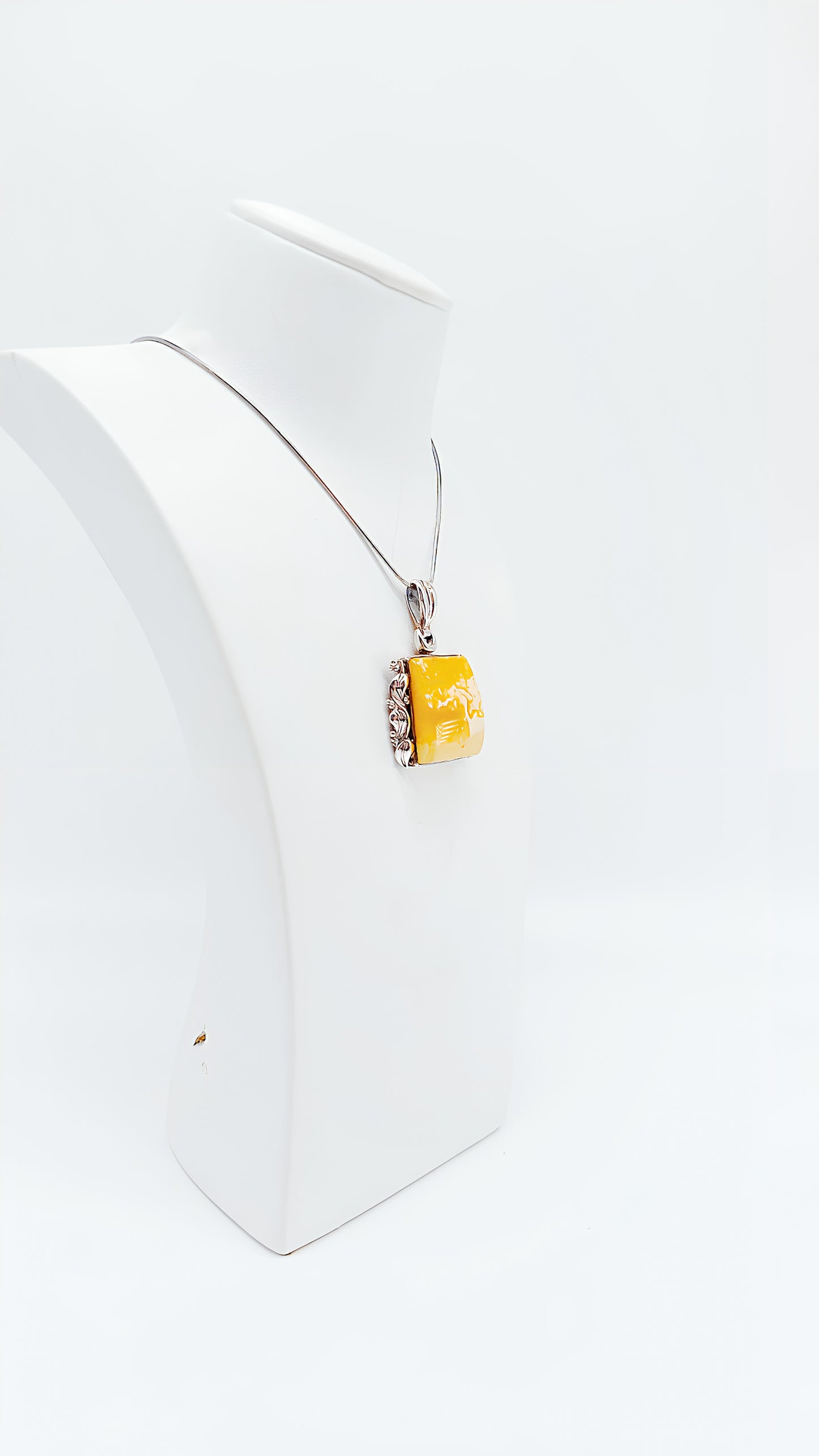 Brilliant highlight: Amber in detail