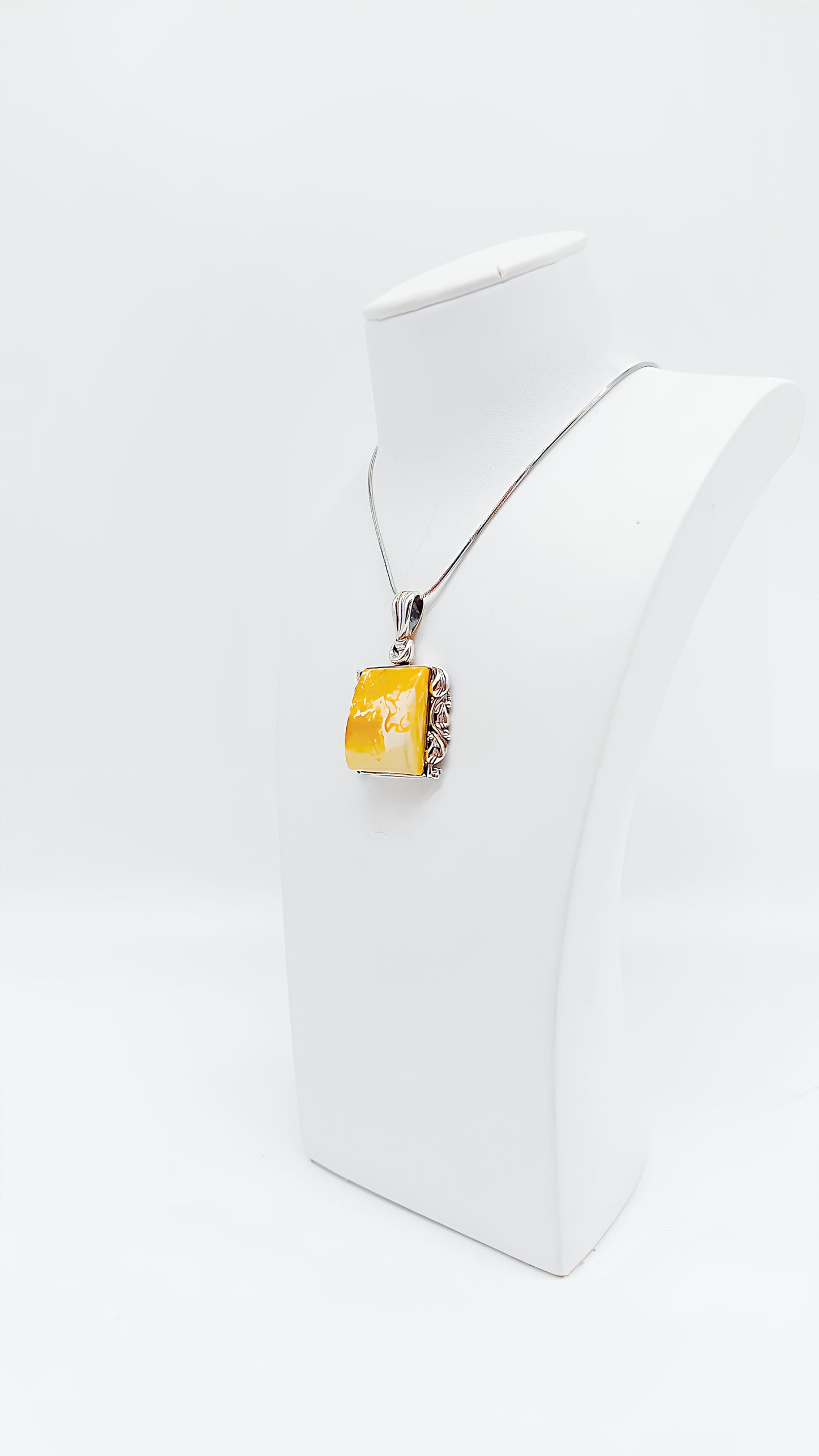Brilliant highlight: Amber in detail
