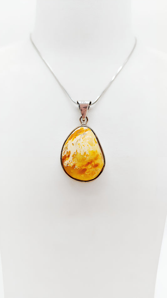 Special gift idea – genuine amber pendant for women