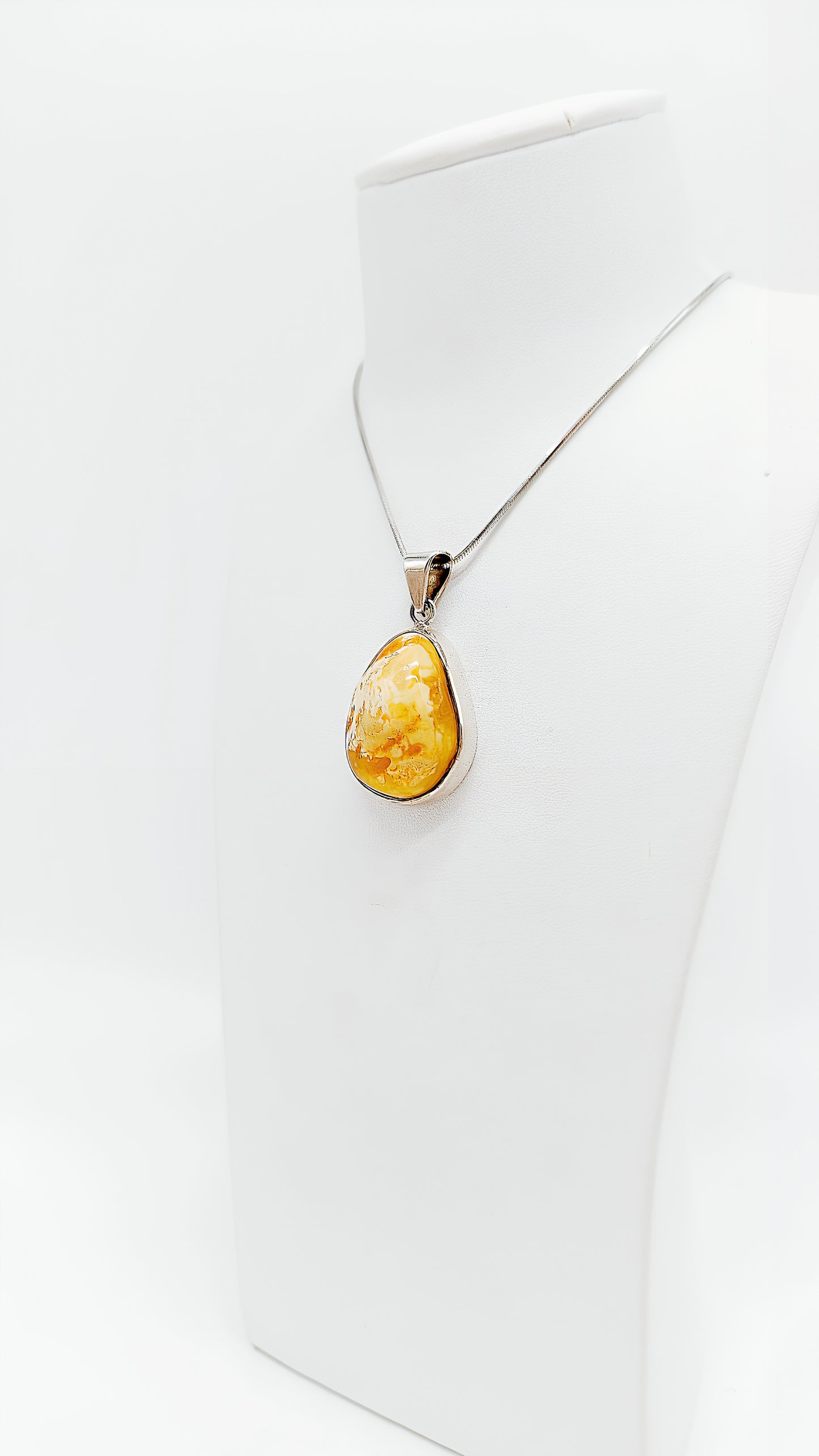 Bijzonder cadeau-idee – echte barnstenen hanger voor vrouwen