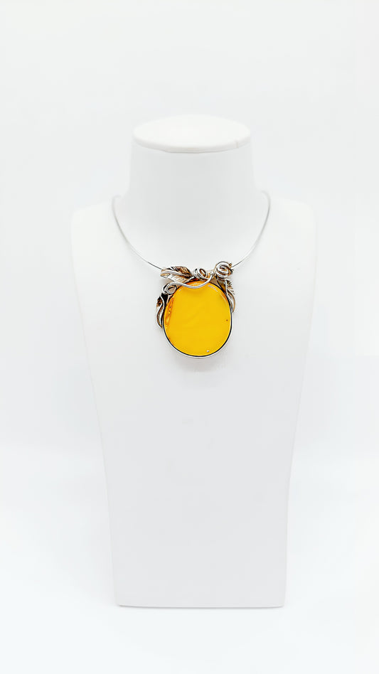 Nature-inspired amber pendant – 925 silver with leaf design