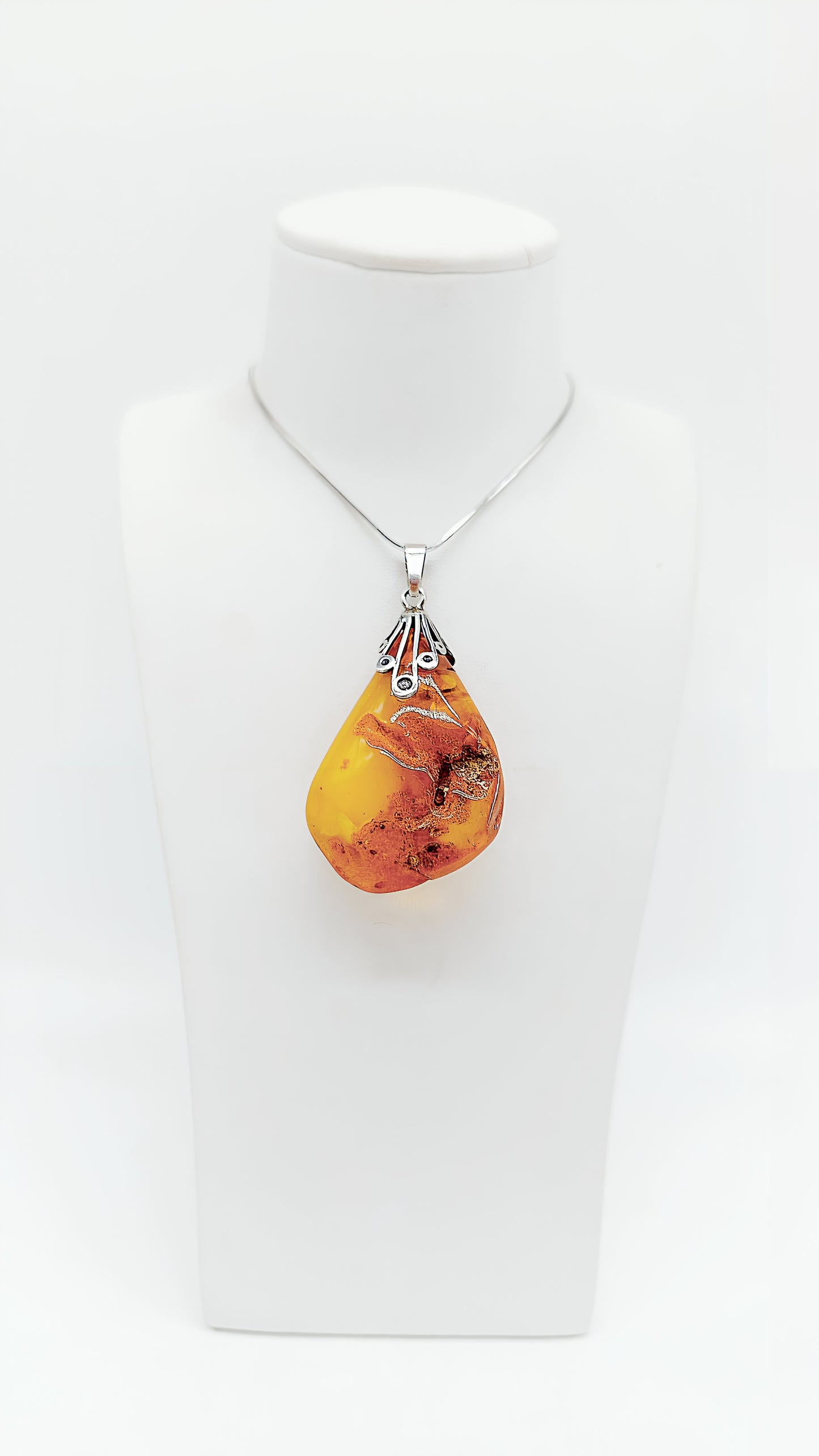 Besonderer Bernstein-Anhänger – Hochwertiger Naturstein-Schmuck