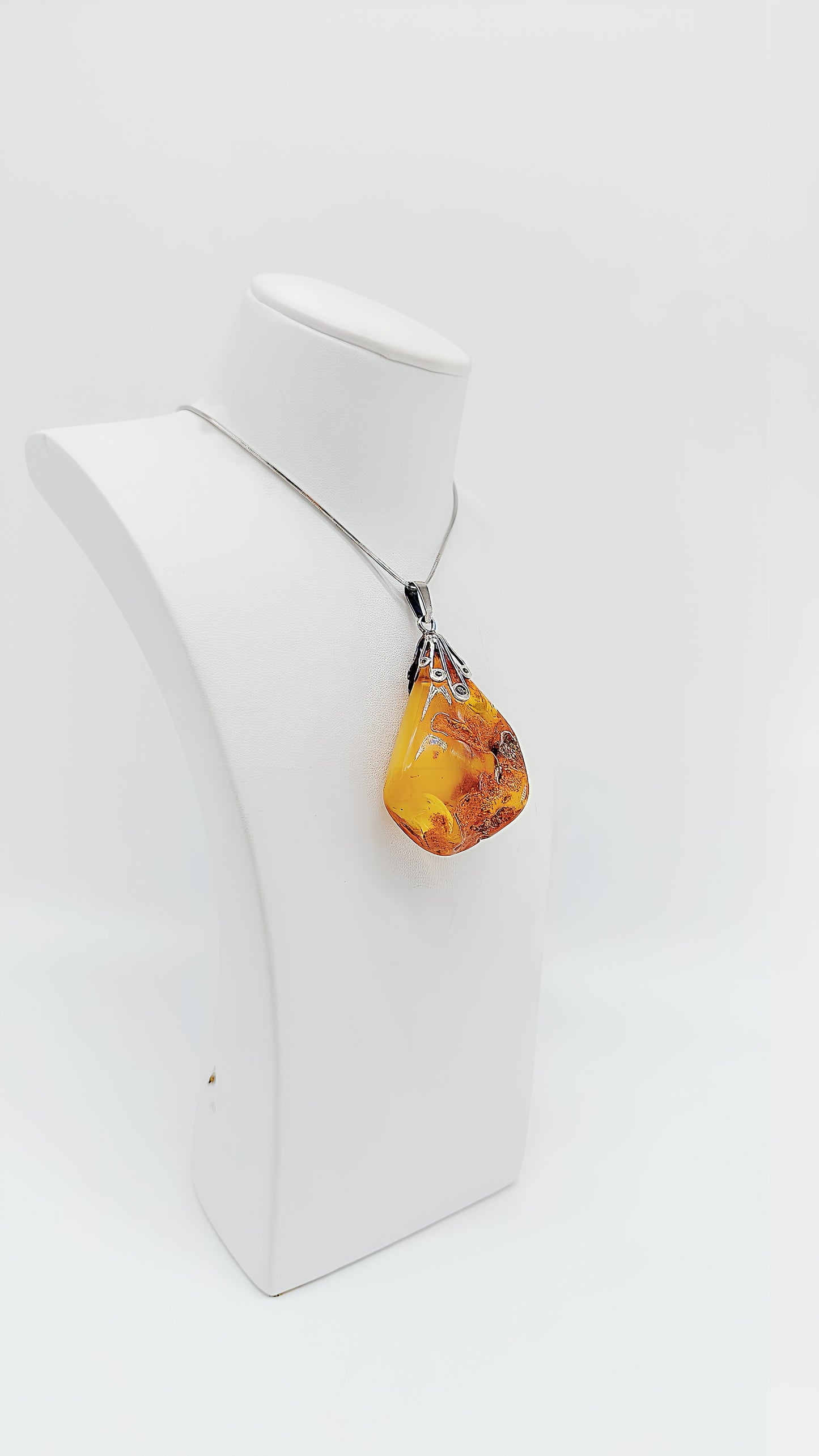 Besonderer Bernstein-Anhänger – Hochwertiger Naturstein-Schmuck