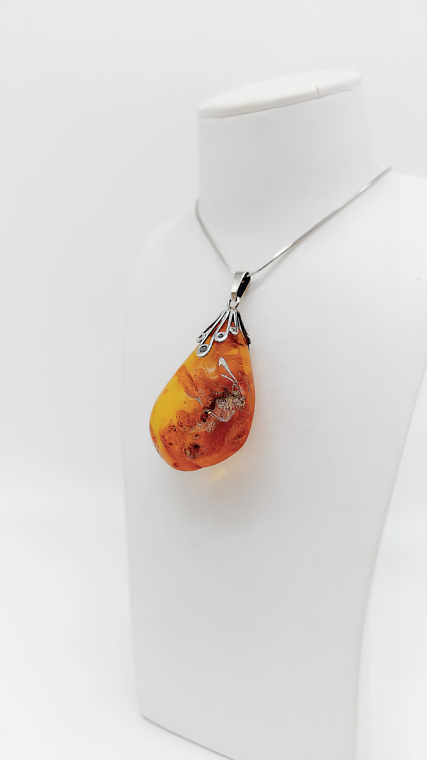 Besonderer Bernstein-Anhänger – Hochwertiger Naturstein-Schmuck