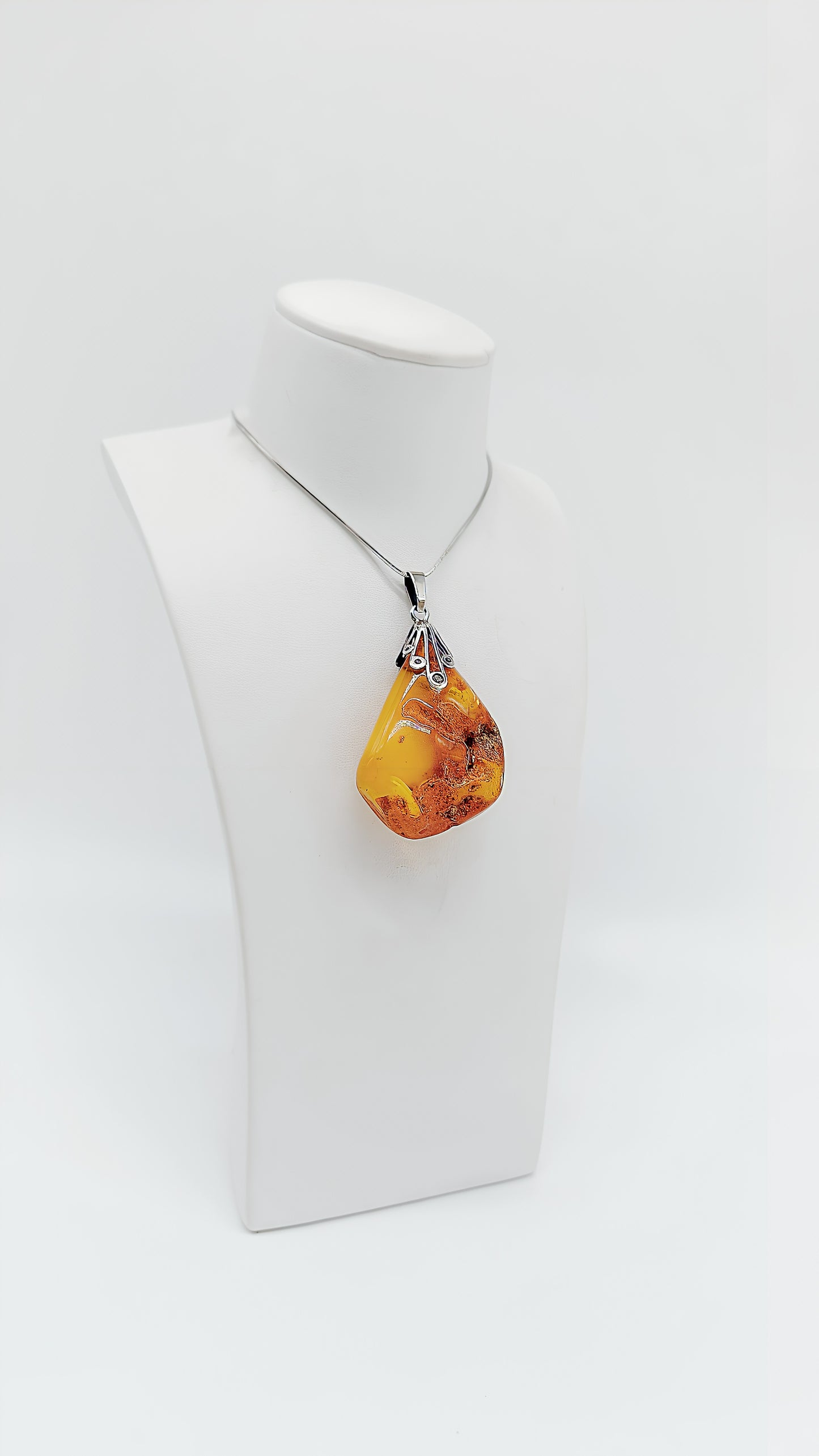 Besonderer Bernstein-Anhänger – Hochwertiger Naturstein-Schmuck