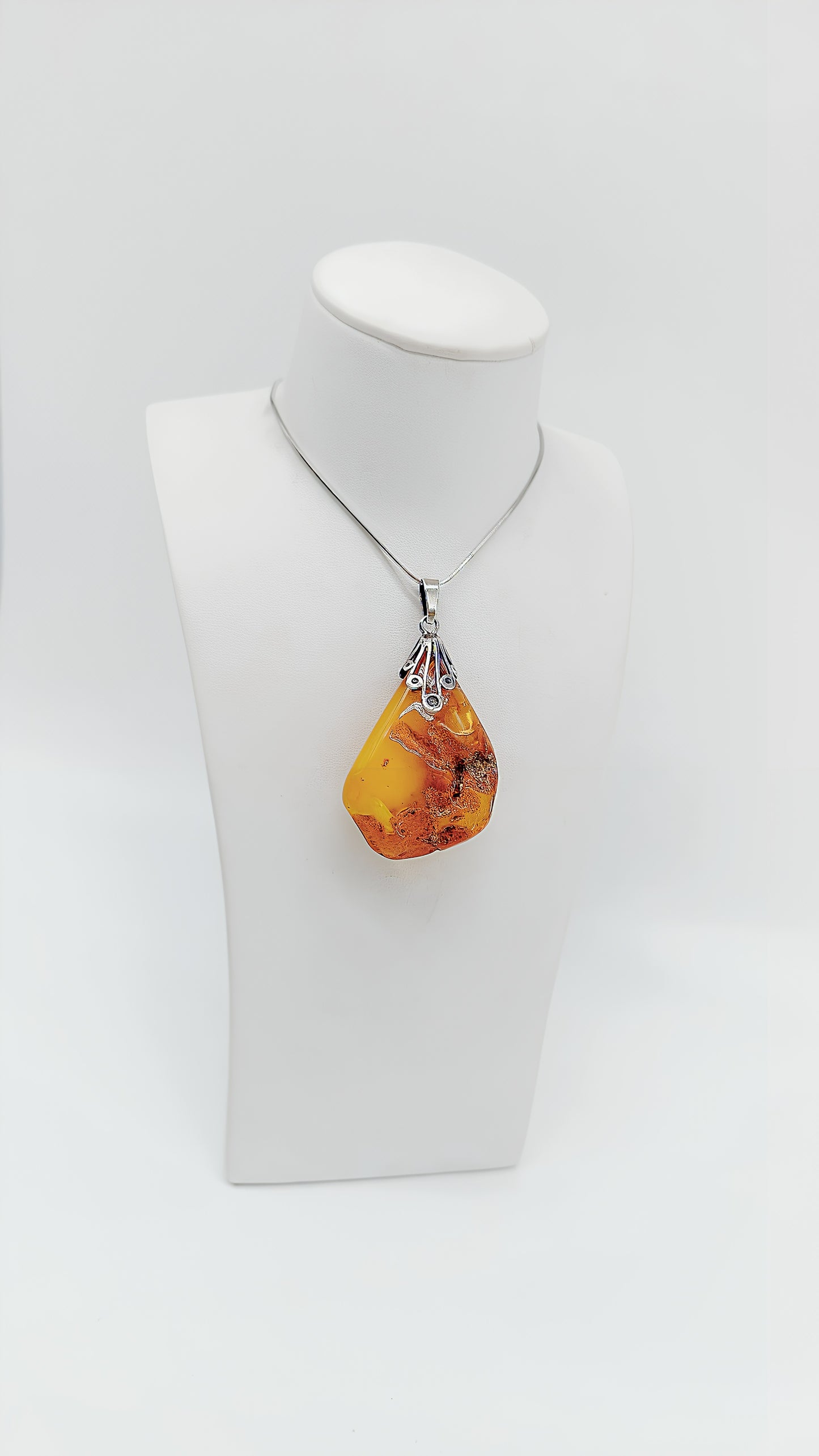 Besonderer Bernstein-Anhänger – Hochwertiger Naturstein-Schmuck
