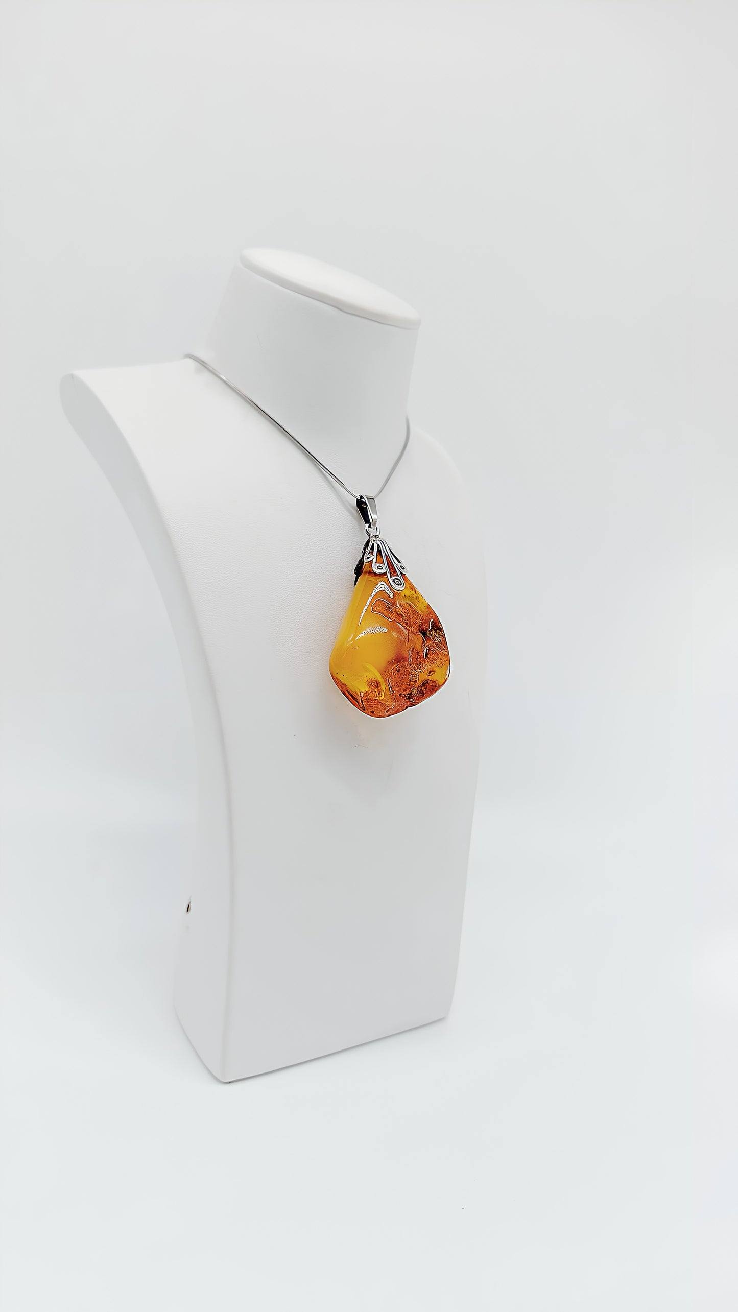 Besonderer Bernstein-Anhänger – Hochwertiger Naturstein-Schmuck