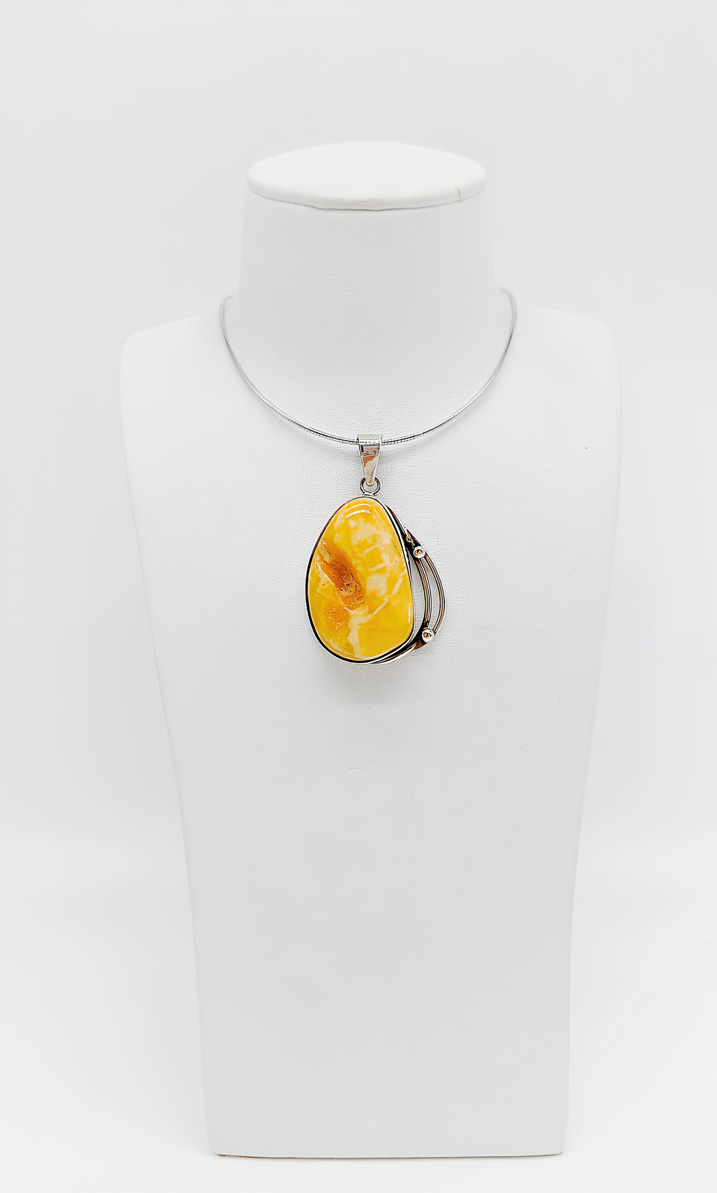 Tropfenförmiger Naturbernstein Schmuck für Damen