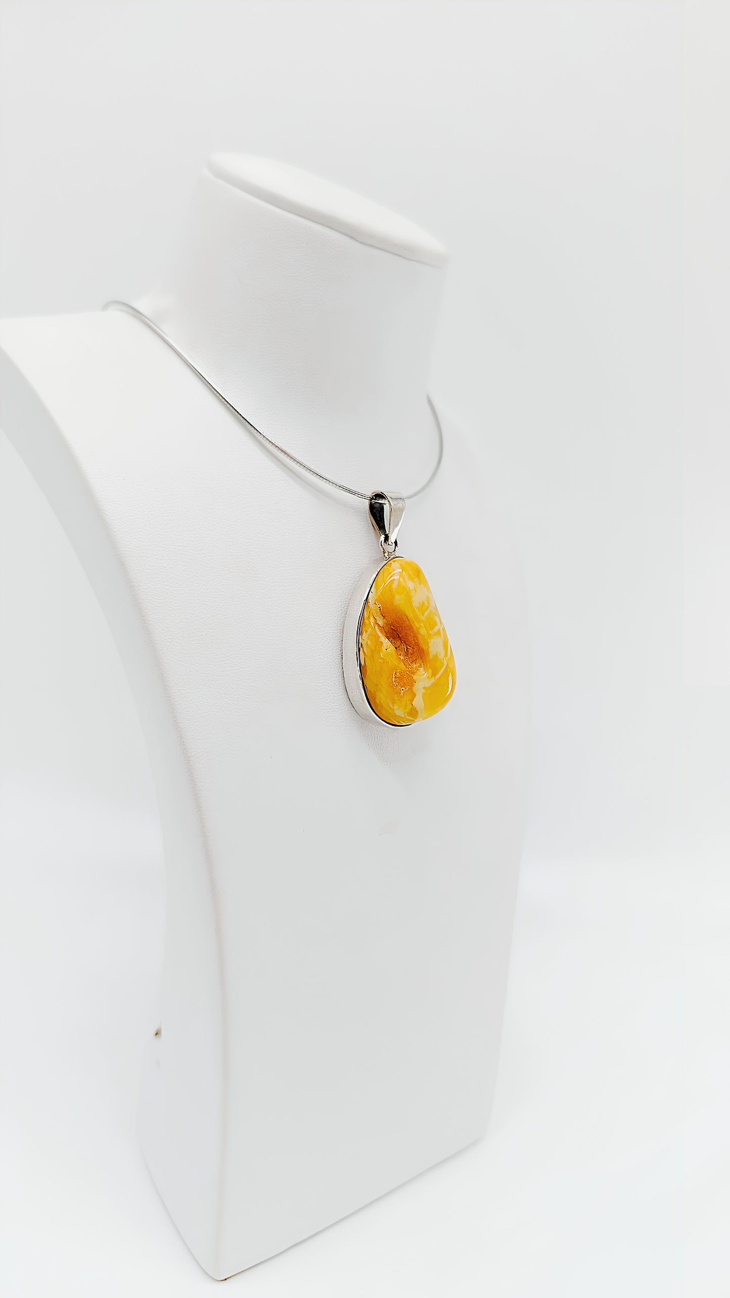 Tropfenförmiger Naturbernstein Schmuck für Damen