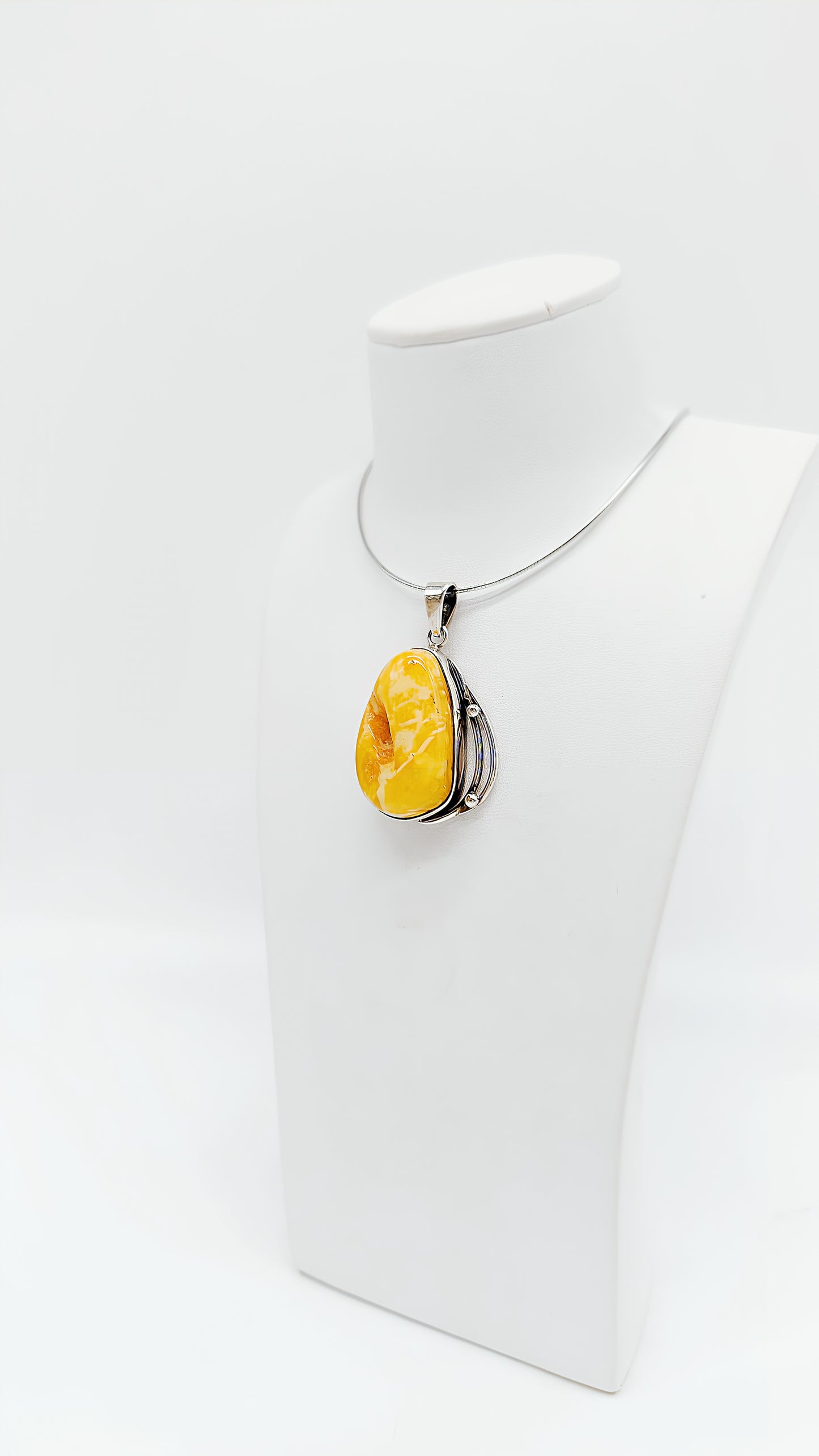 Tropfenförmiger Naturbernstein Schmuck für Damen