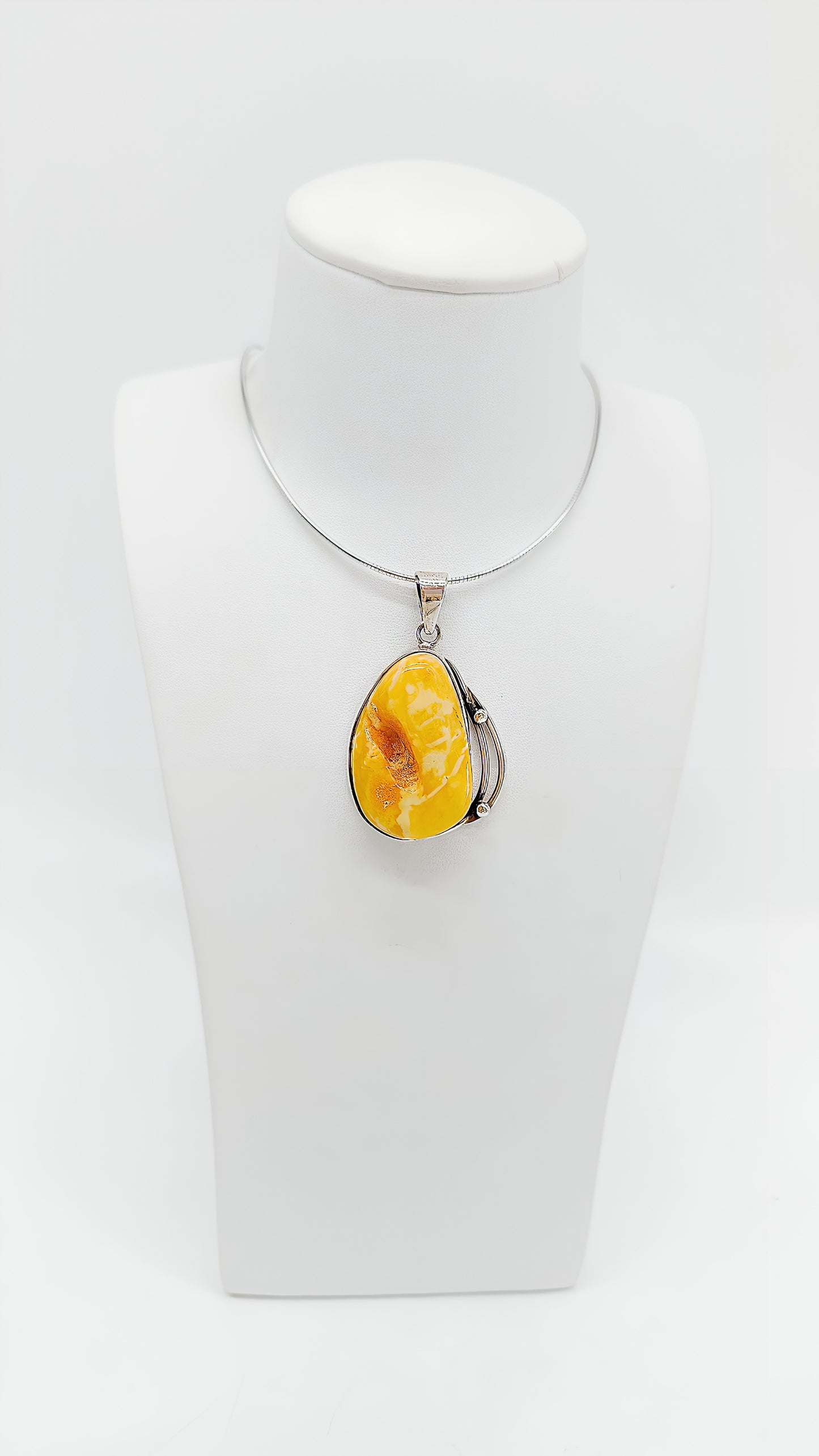 Tropfenförmiger Naturbernstein Schmuck für Damen