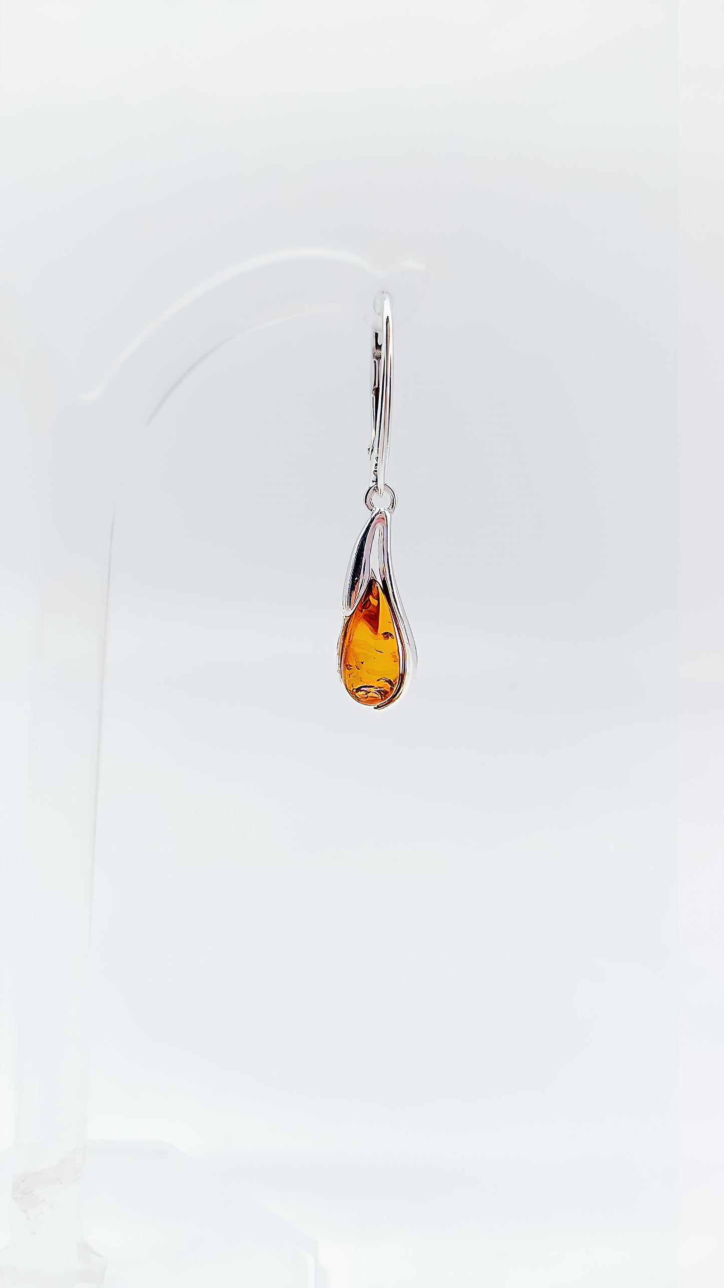 Strahlender Bernstein: Ohrhänger in Silber und Orange