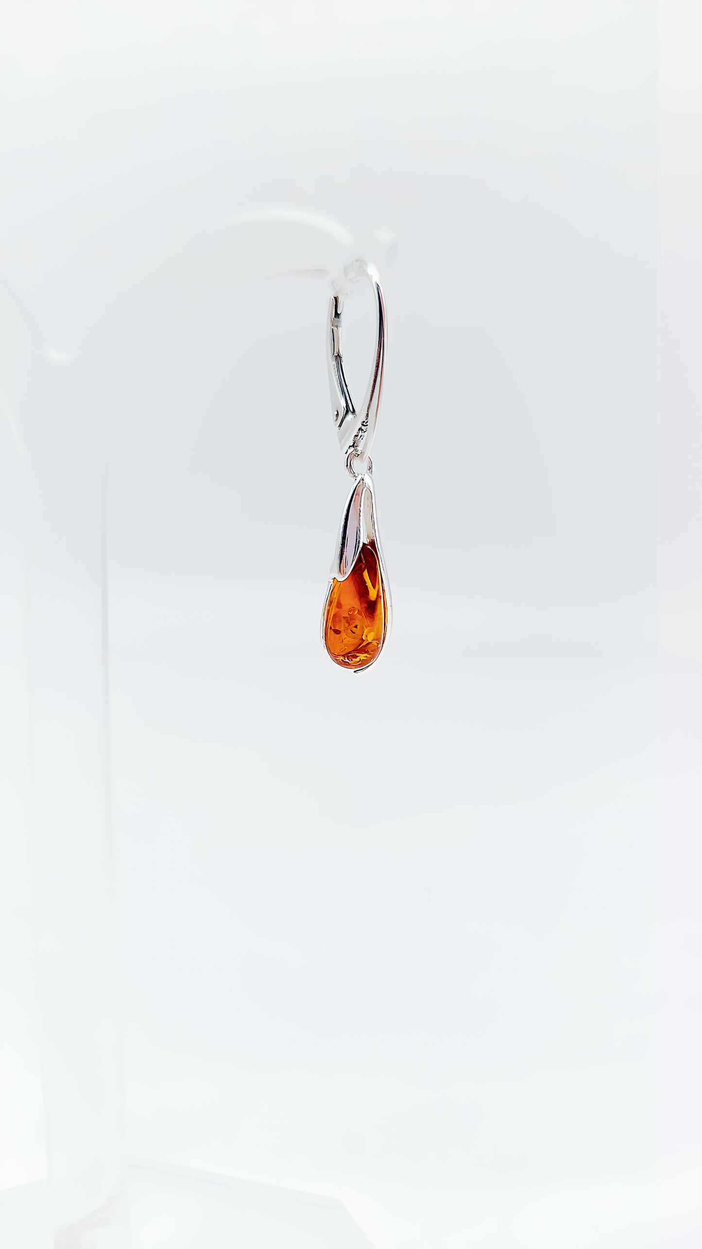 Strahlender Bernstein: Ohrhänger in Silber und Orange