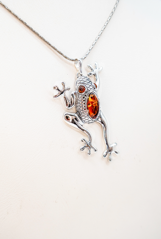 Tiermotiv Schmuck – Frosch Anhänger aus Silber mit Bernstein