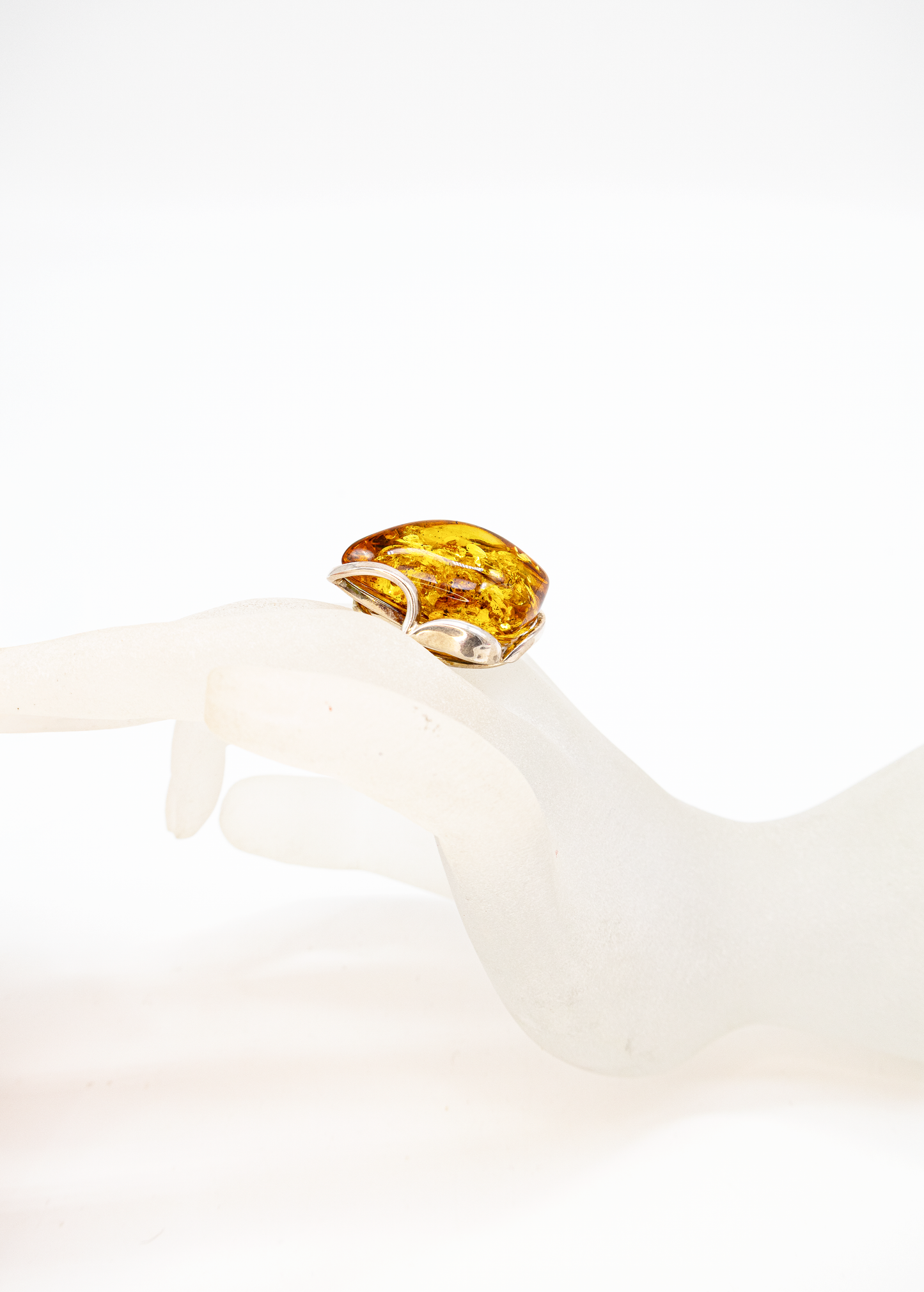 Bernstein Ring Silber – edles Schmuckstück in Tropfenform
