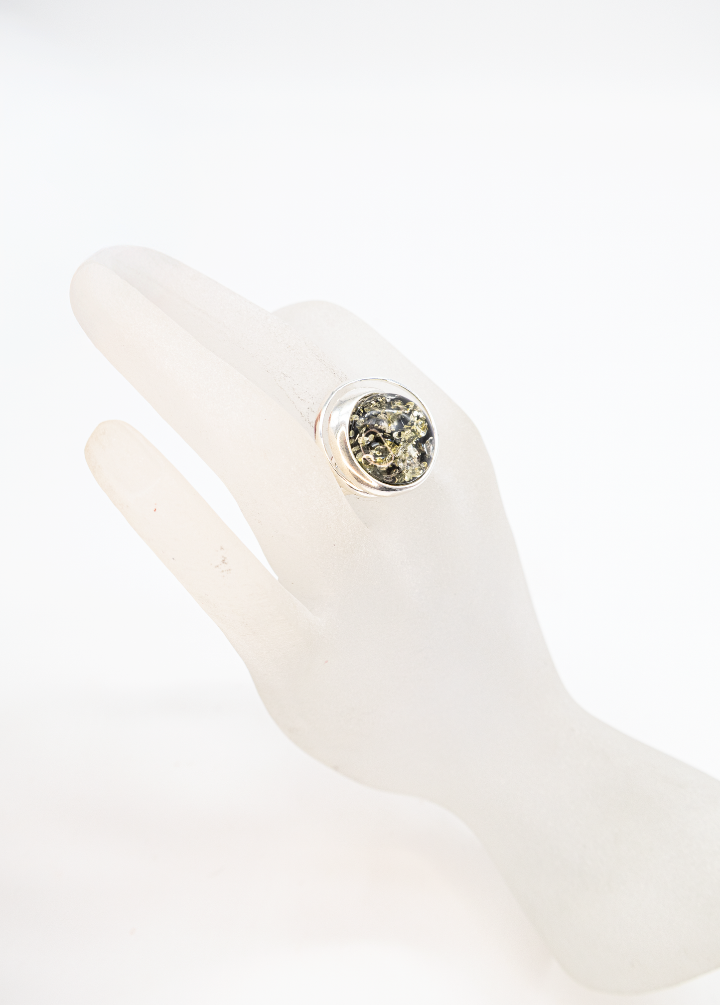 Rund gefasster Bernsteinring in Silber – Schmuck Geschenkidee