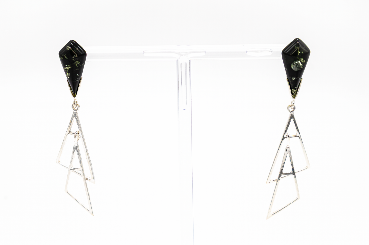 Geometric chic: earrings with green amber