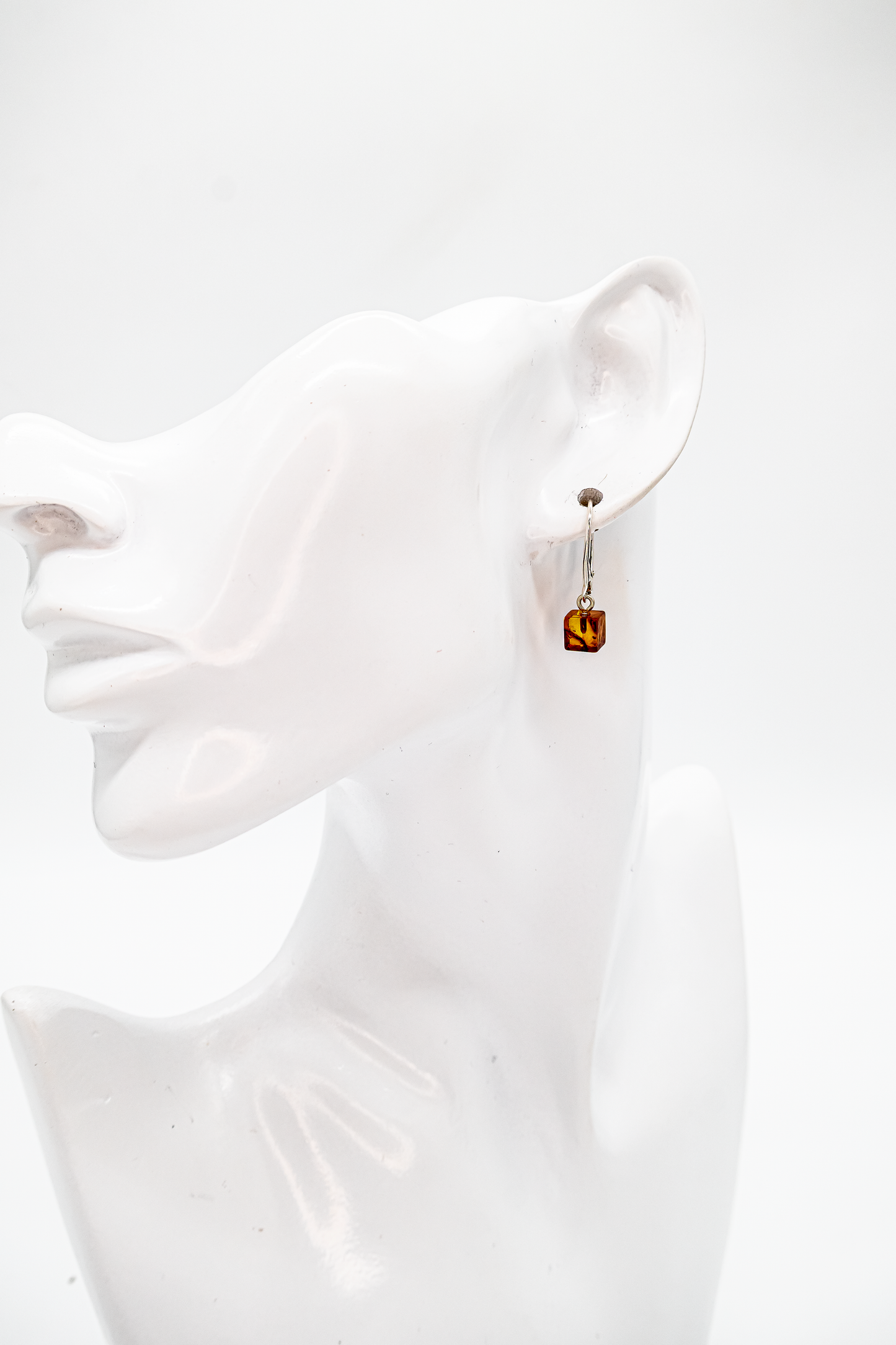 Mini earrings amber – modern earrings for women