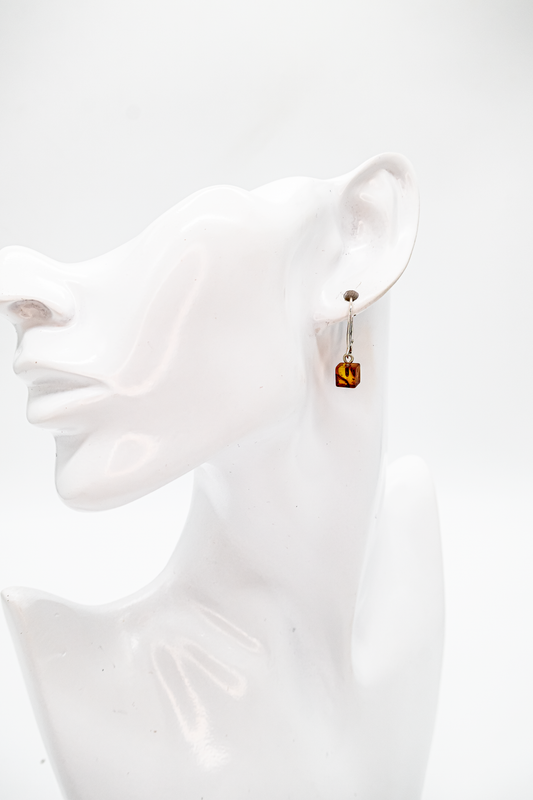 Mini earrings amber – modern earrings for women