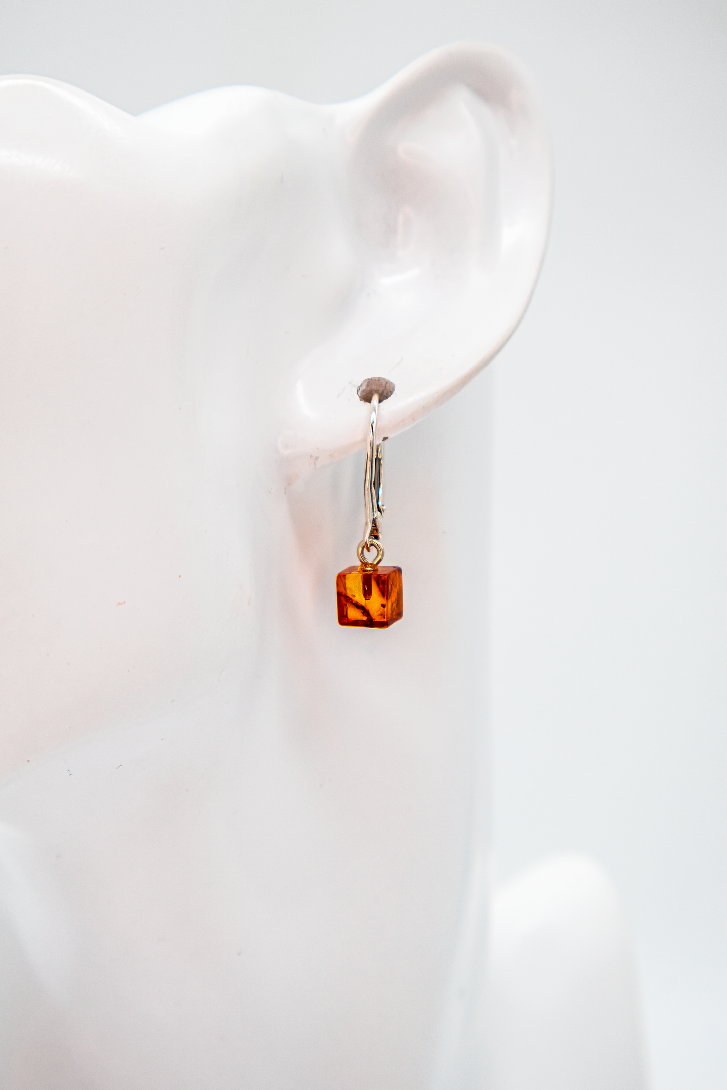 Mini earrings amber – modern earrings for women