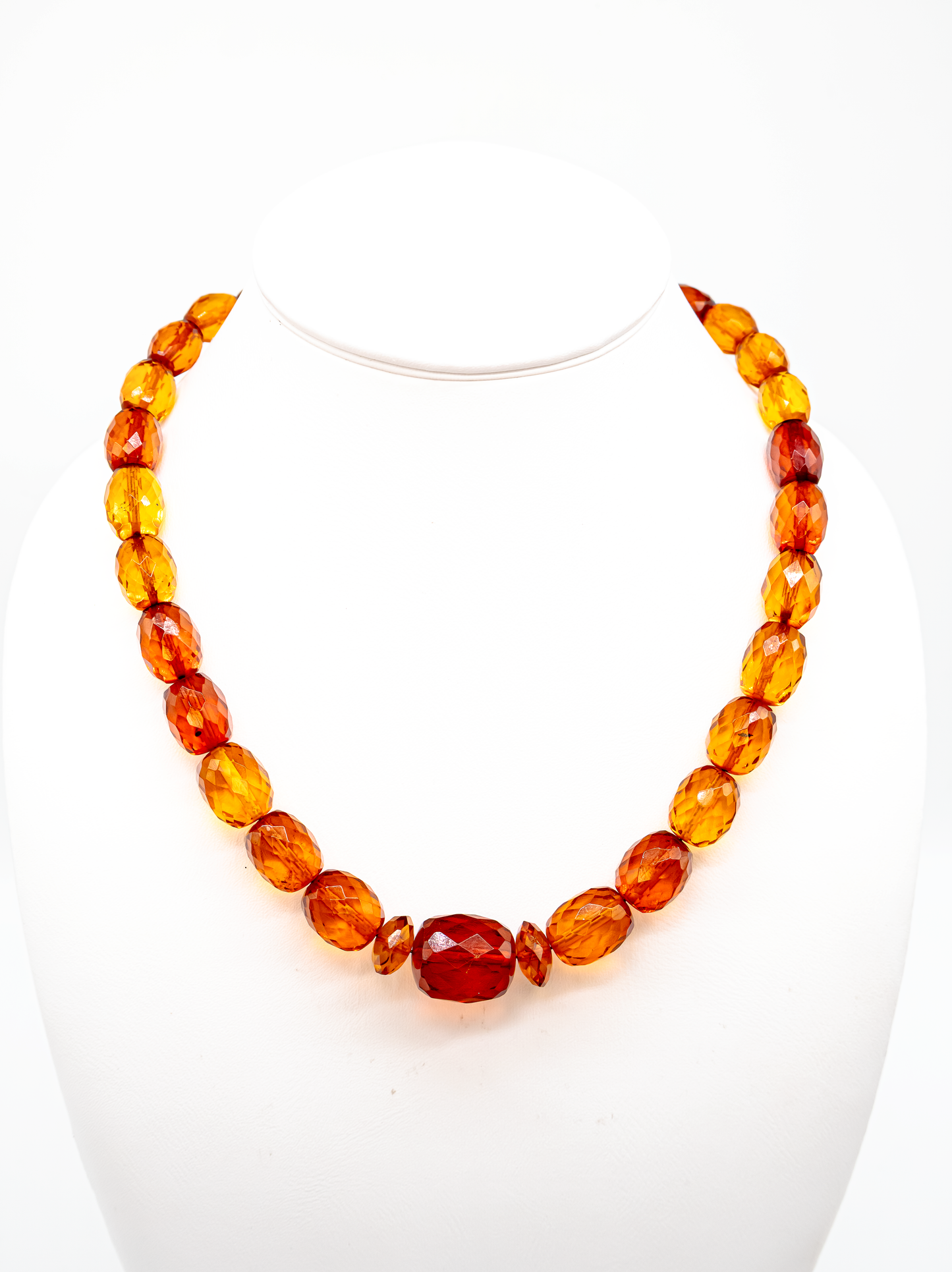 Facettierte Bernsteinkette – Leuchtende Farbtöne von Gold bis Cognac