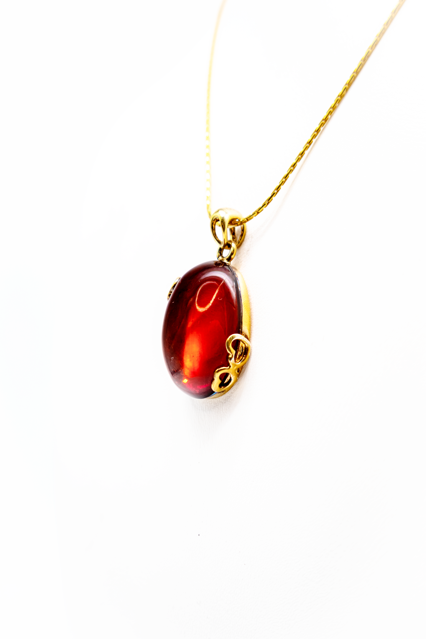 Bernstein Anhänger  vergoldete Details & Herz-Design