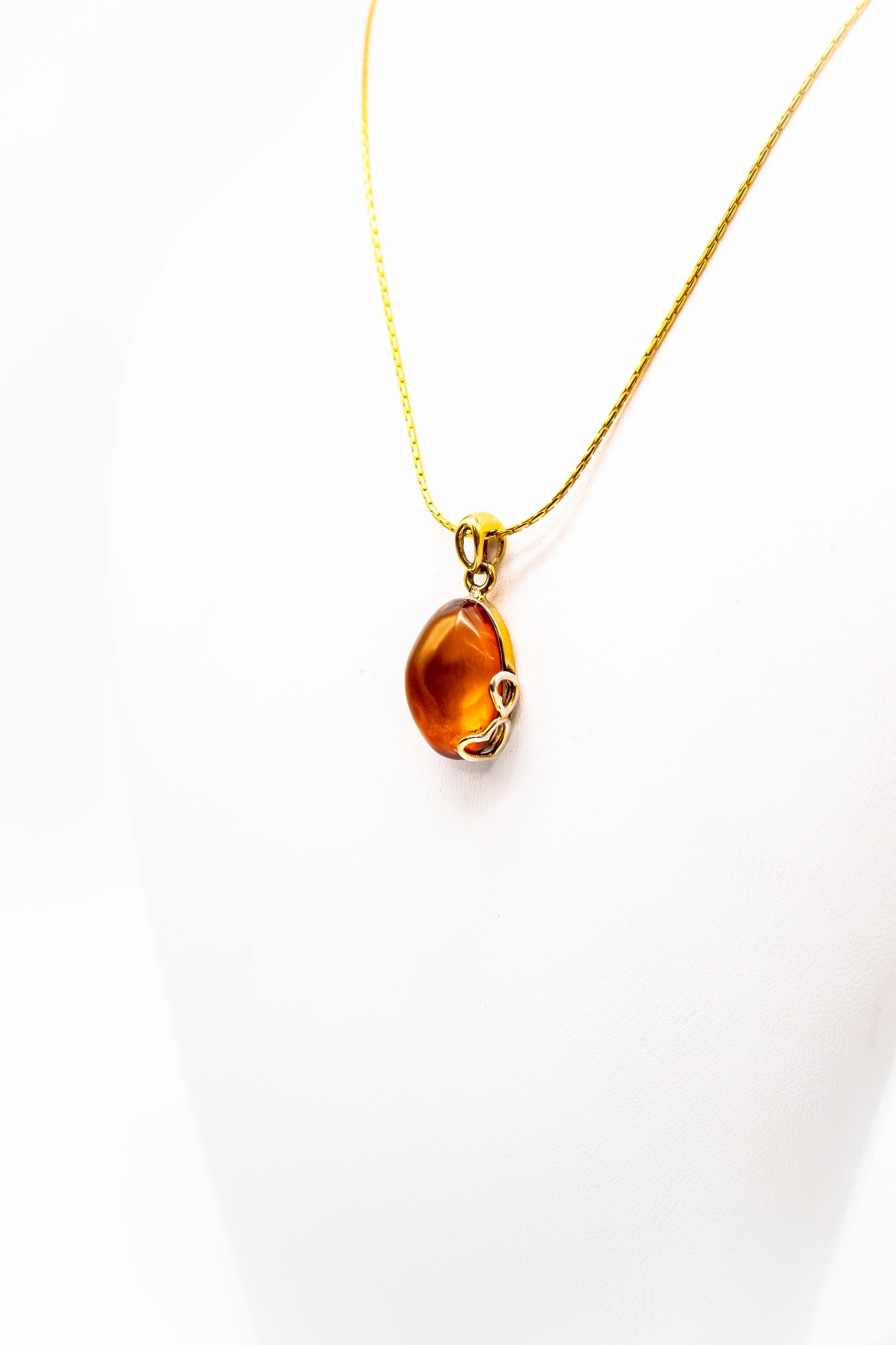 Herz-Design Bernstein Anhänger – vergoldeter Damenschmuck