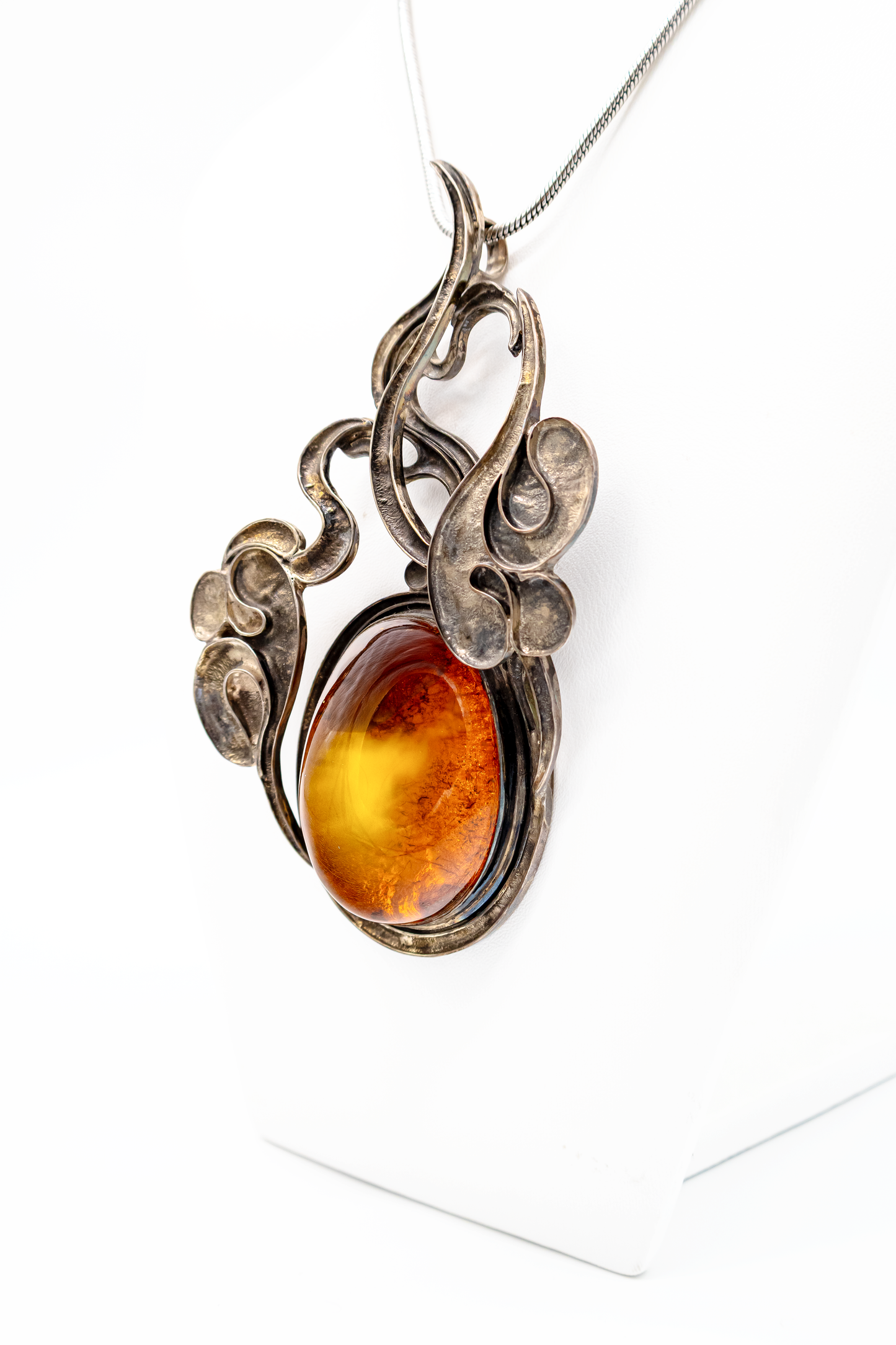 Künstlerischer Silberanhänger – Mit echtem Bernstein