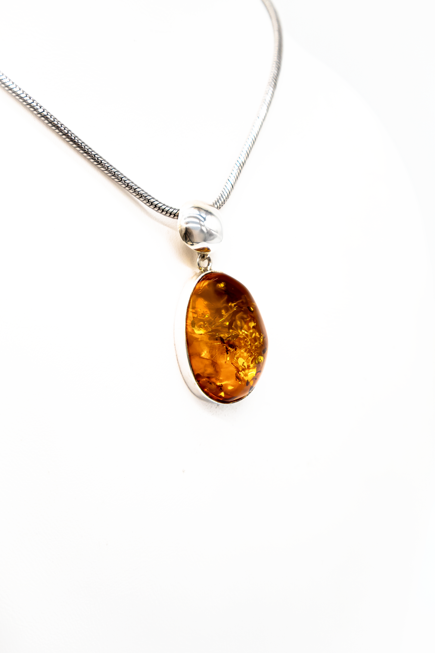 Edler Bernsteinanhänger  Handarbeit aus Sterlingsilber