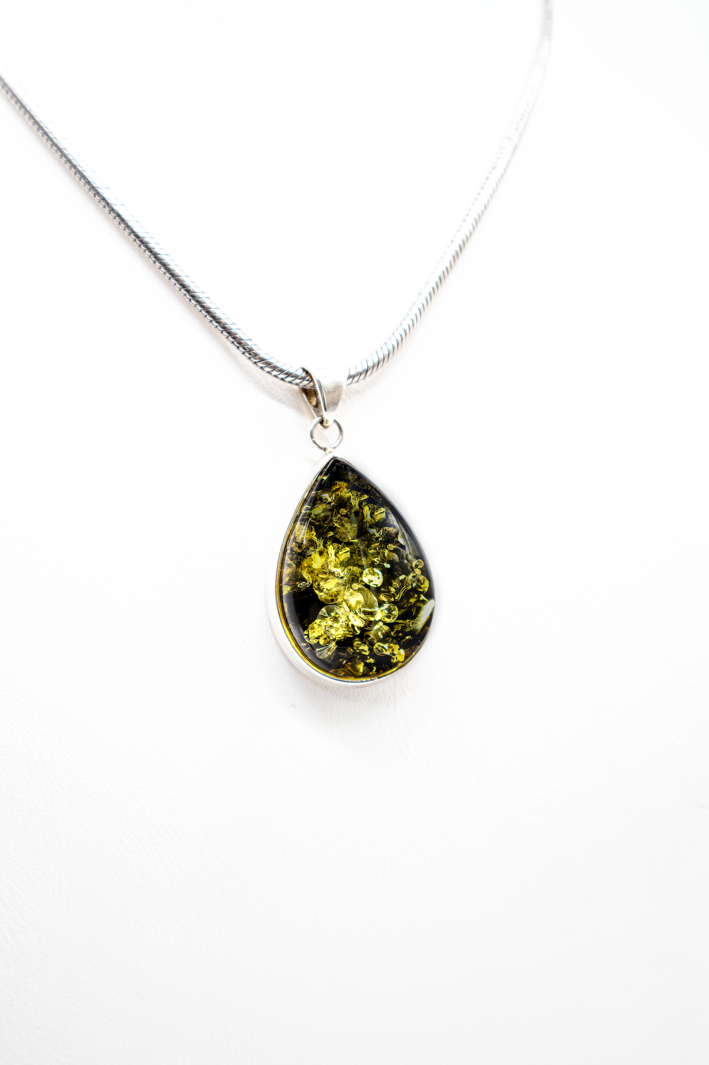 Premium Bernstein Anhänger  Grüner Schimmer, Unikat