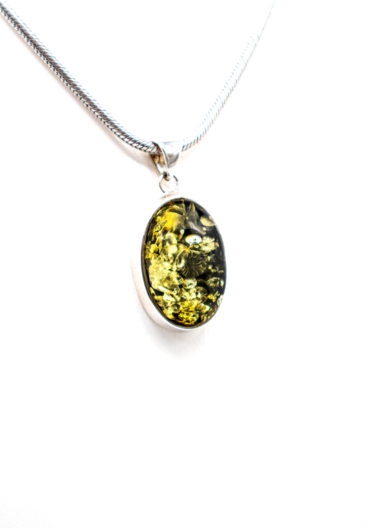 Grüner Bernstein Unikat – edler Anhänger in Silber