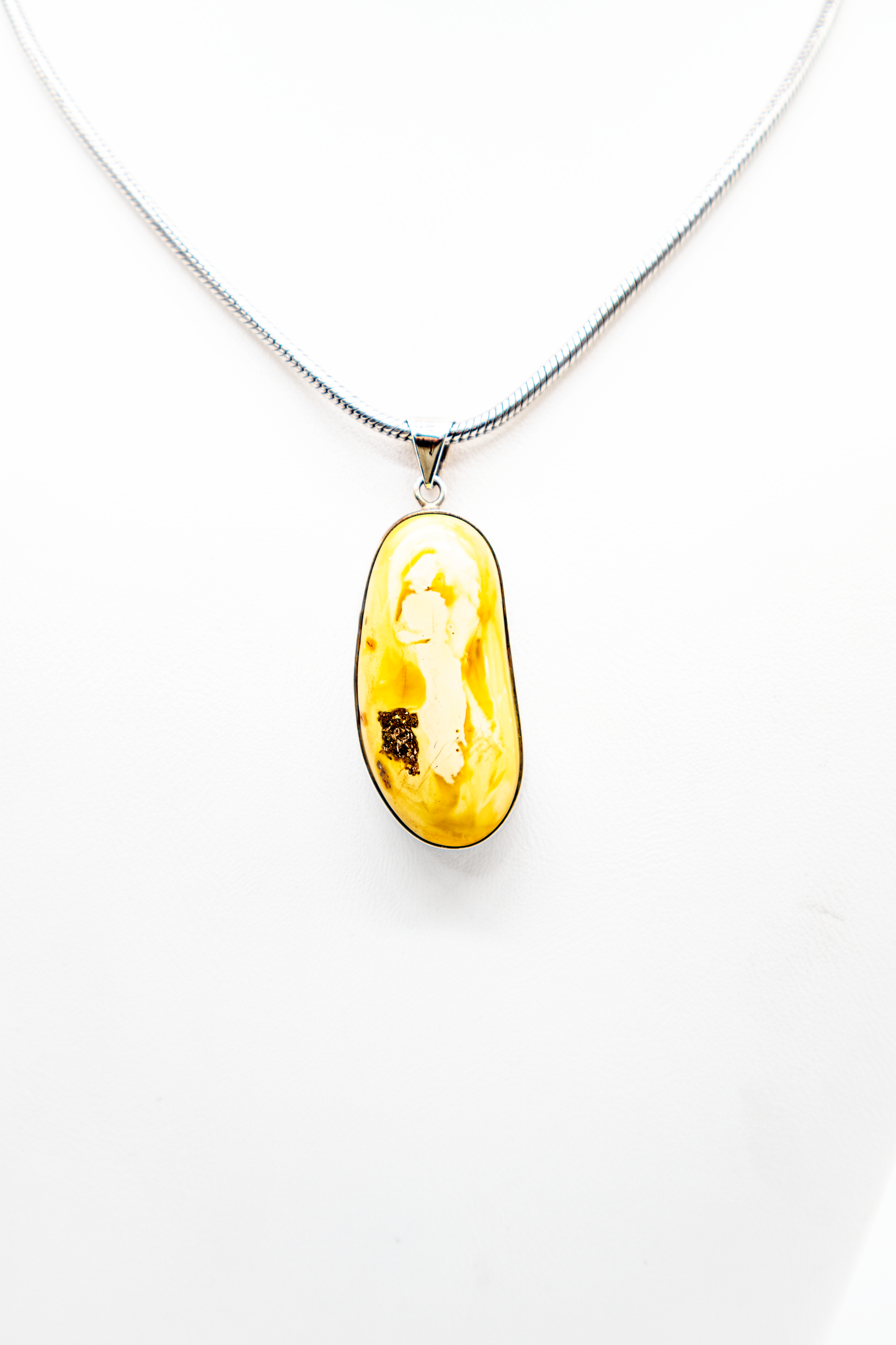 Goldgelber Bernstein – Zeitloser Anhänger aus 925 Silber