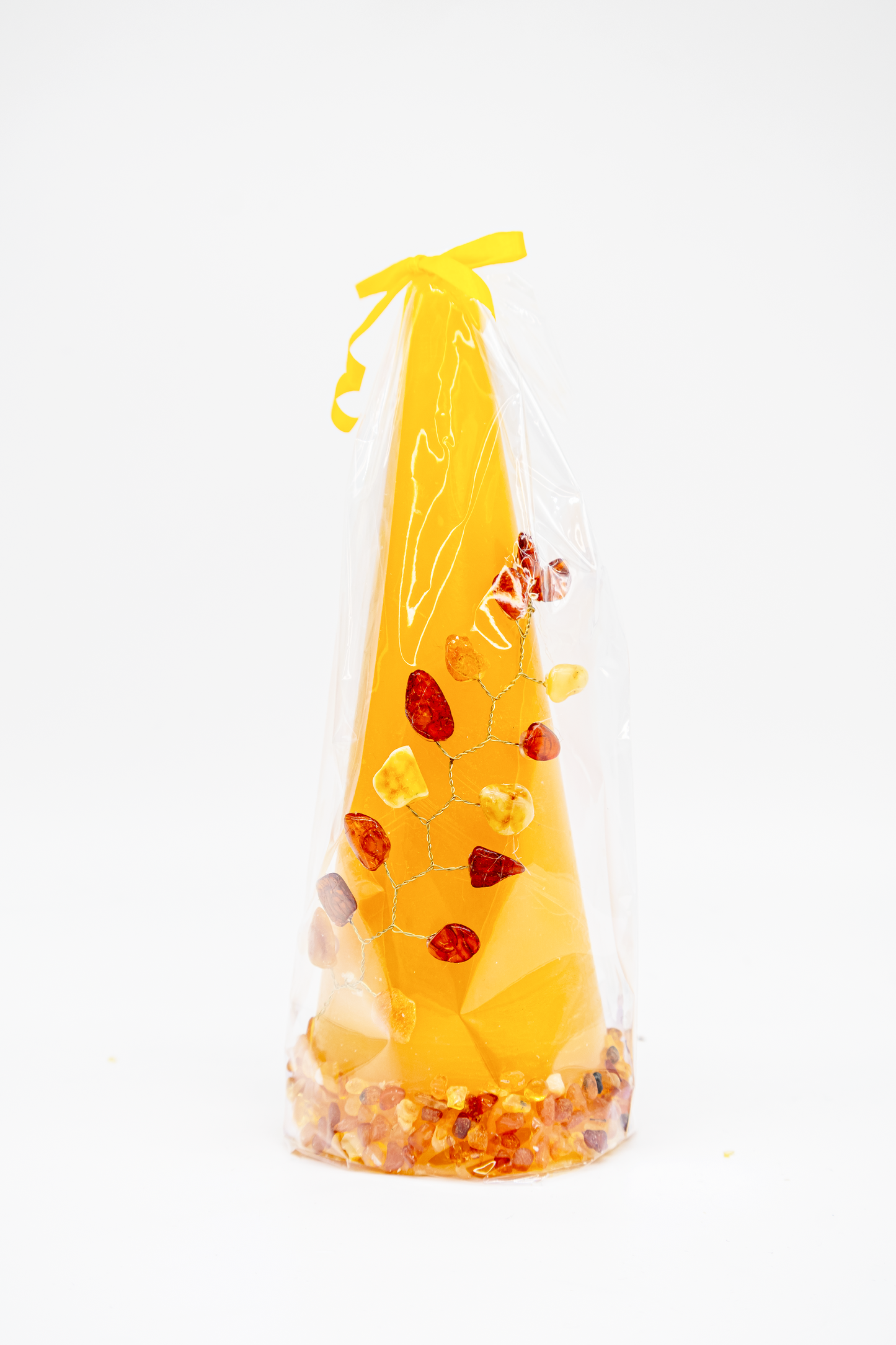 Geschenk-Kerze in Folie: Gelbe Pyramide mit Bernstein-Bäumchen