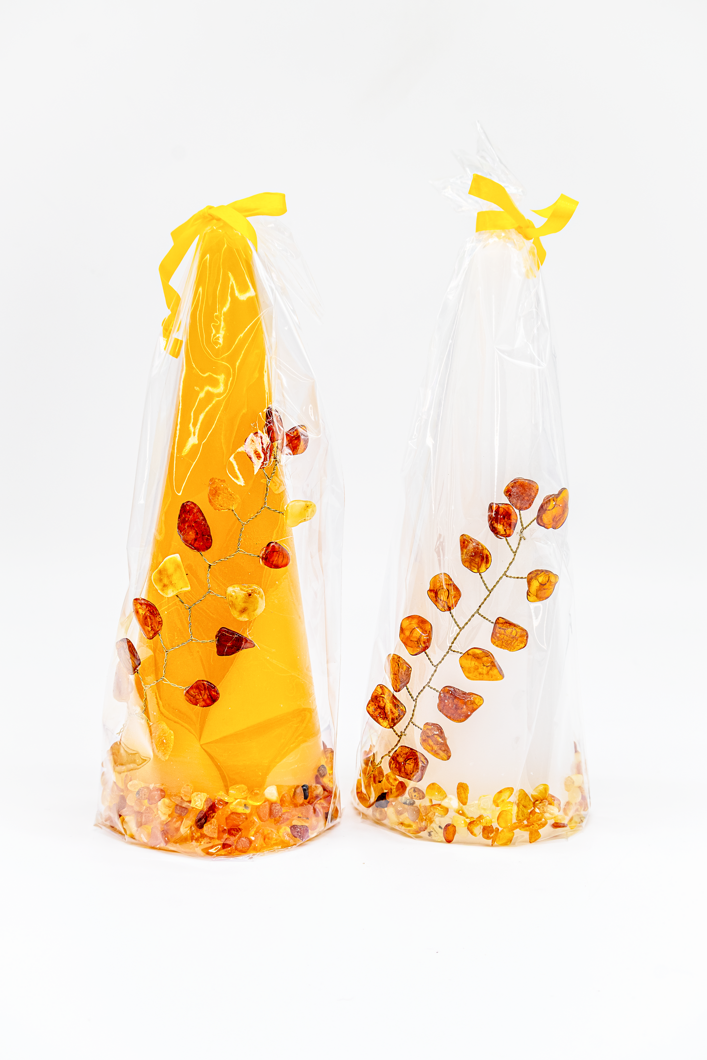 Geschenk-Kerze in Folie: Gelbe Pyramide mit Bernstein-Bäumchen