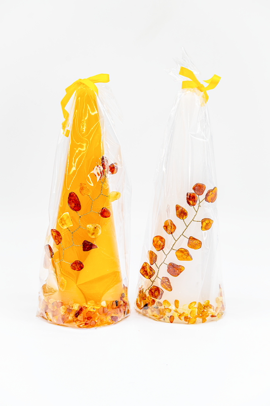 Geschenk-Kerze in Folie: Gelbe Pyramide mit Bernstein-Bäumchen