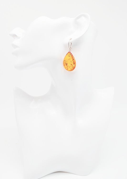 Festlicher Ohrschmuck: Heller Naturbernstein mit Inklusionen