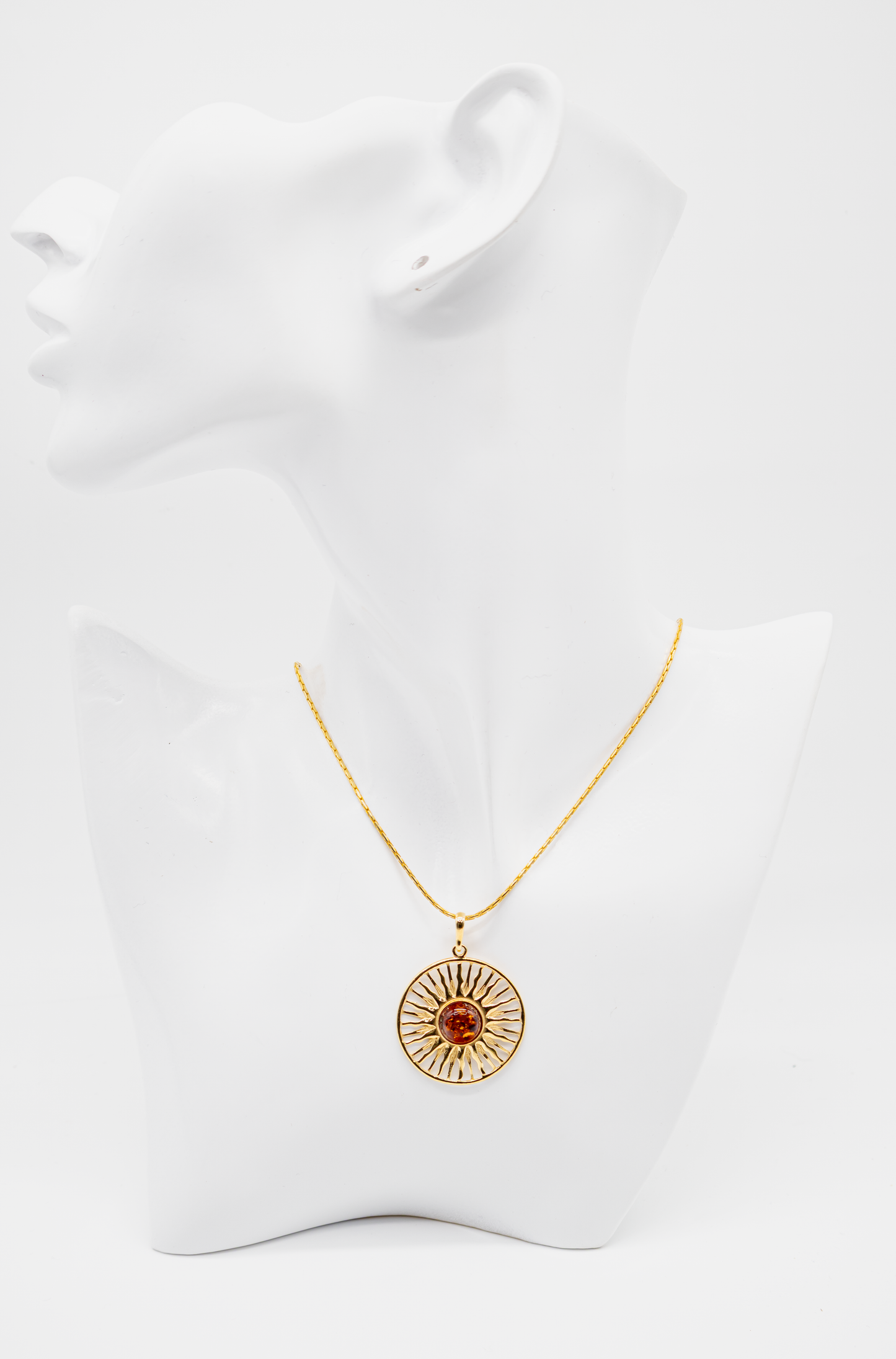 Anhänger "Sonne" aus Bernstein: 24 Karat vergoldet