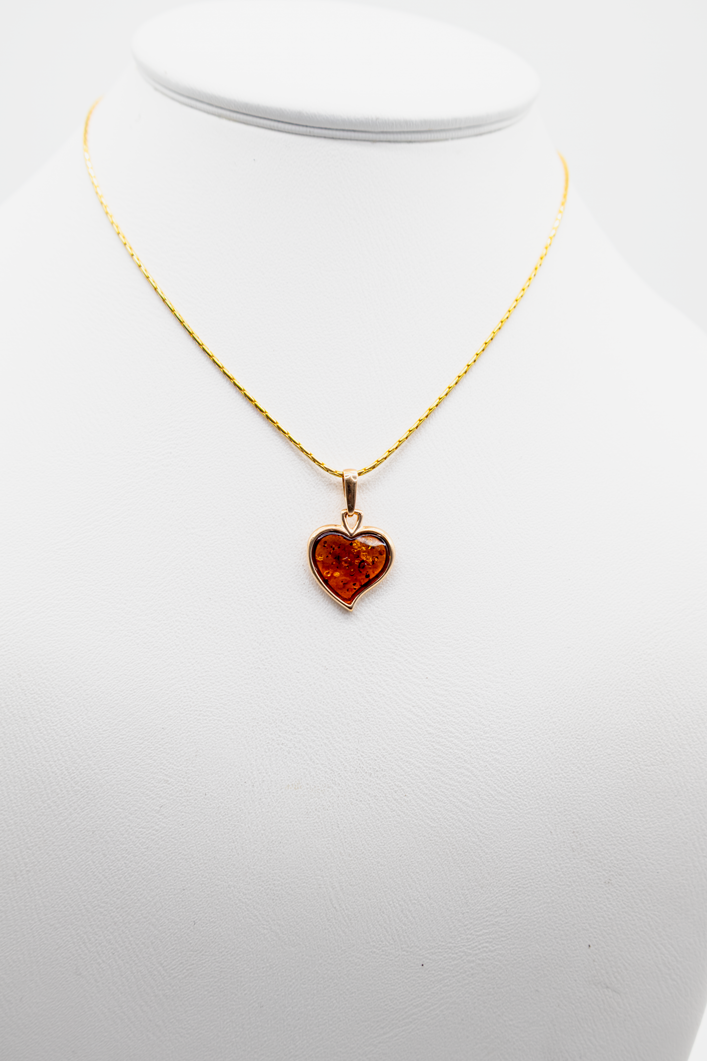 Herzförmiger Bernstein Anhänger vergoldet