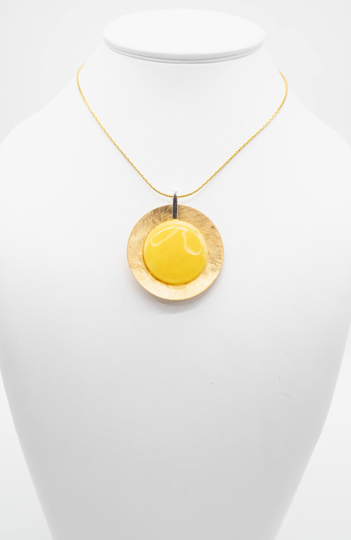 Moderner Bernsteinanhänger Rund 24K Vergoldung