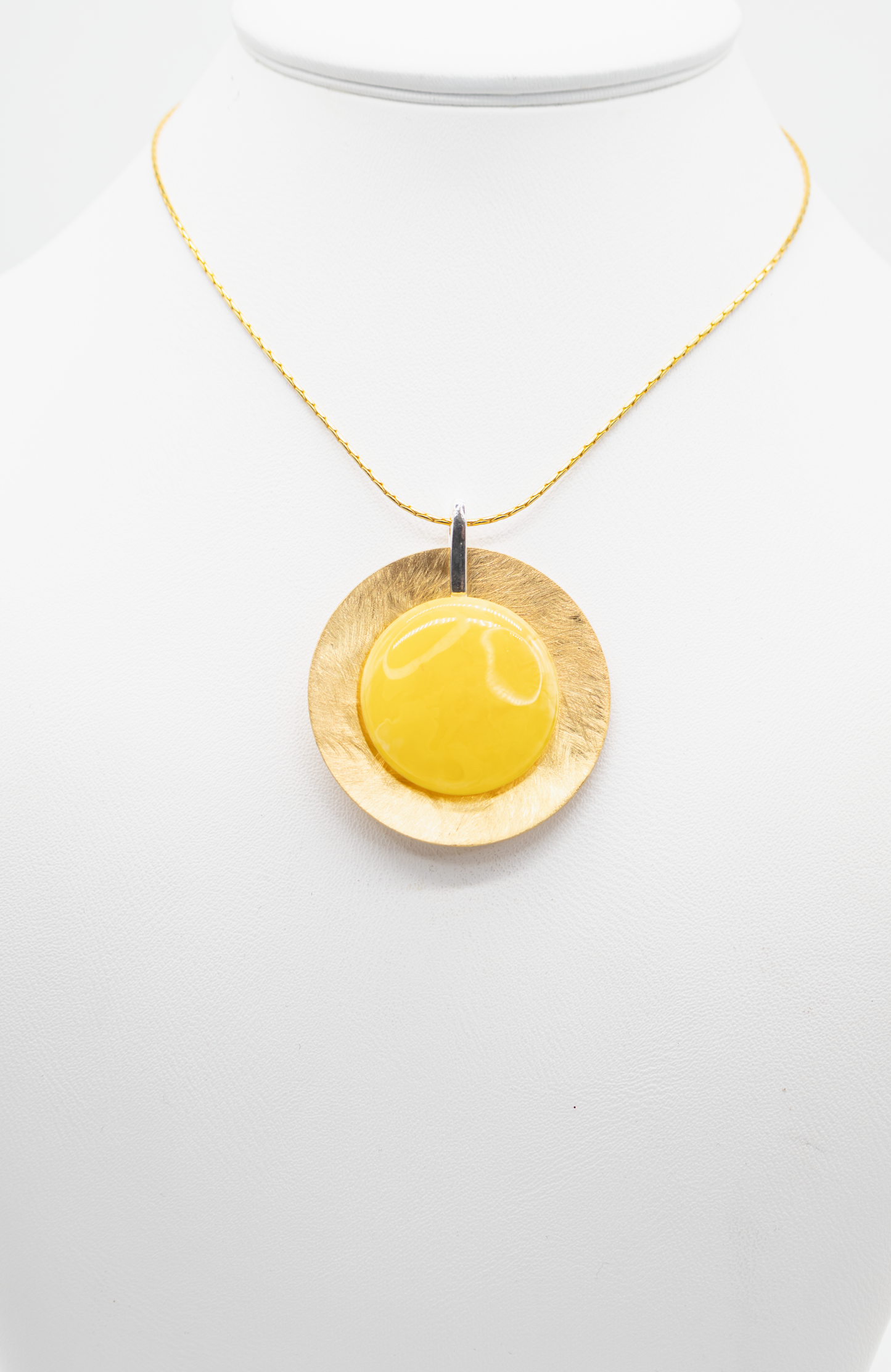 Moderner Bernsteinanhänger Rund 24K Vergoldung