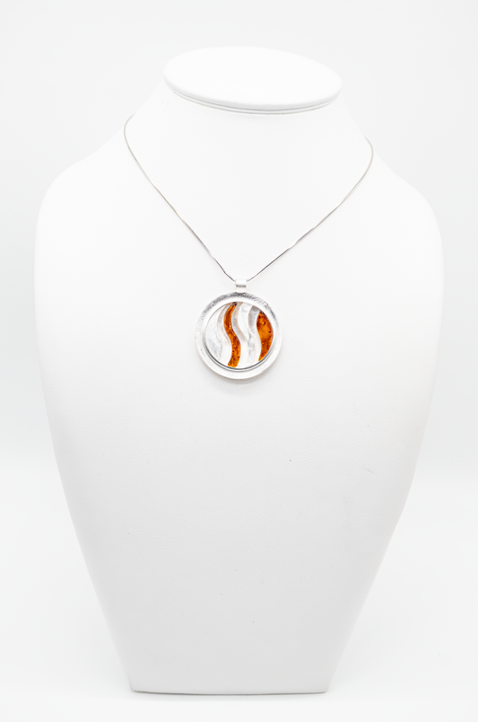 Moderner Bernsteinanhänger aus 925er Silber