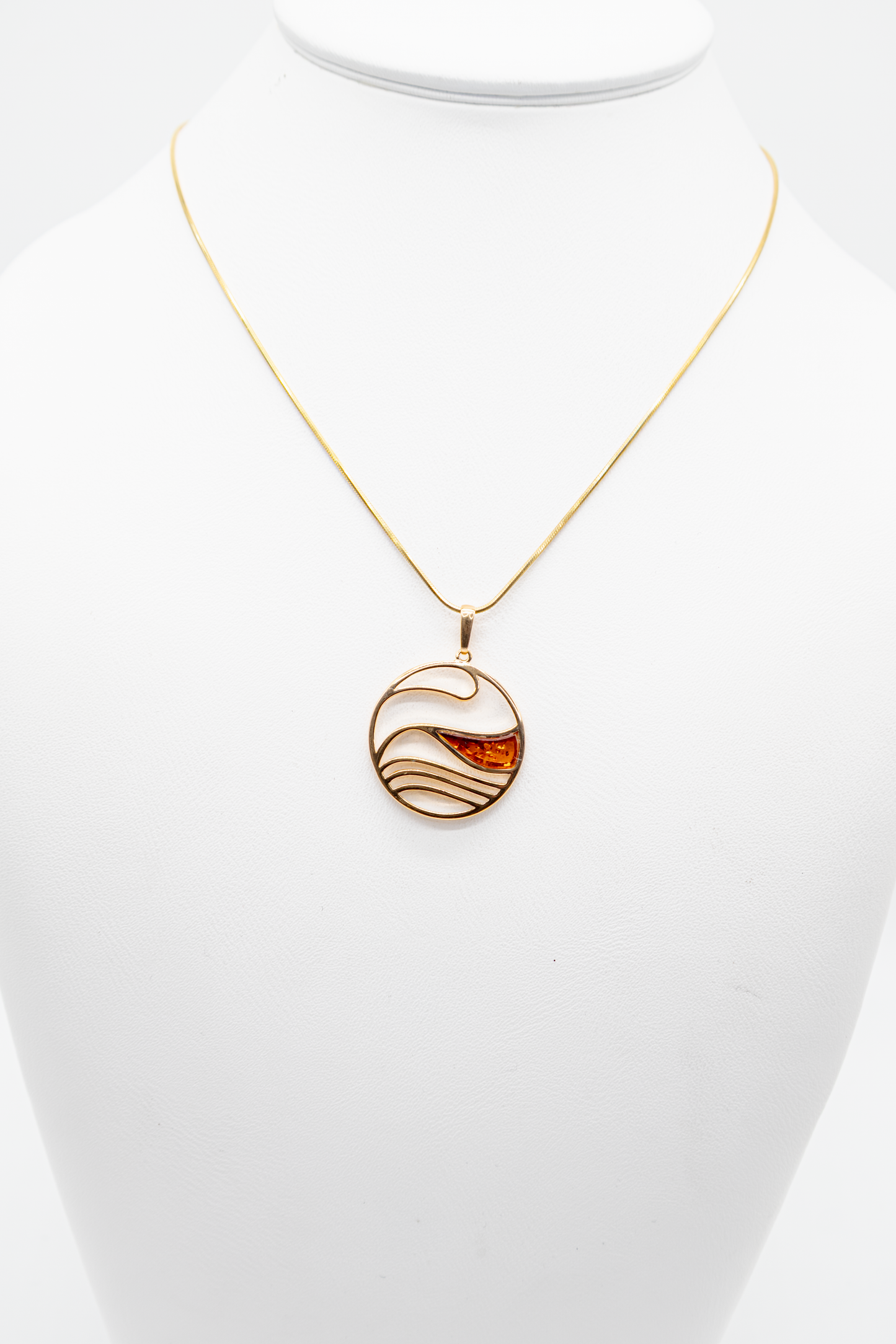 Symbolschmuck Meer: Runder Anhänger mit Wellen-Motiv